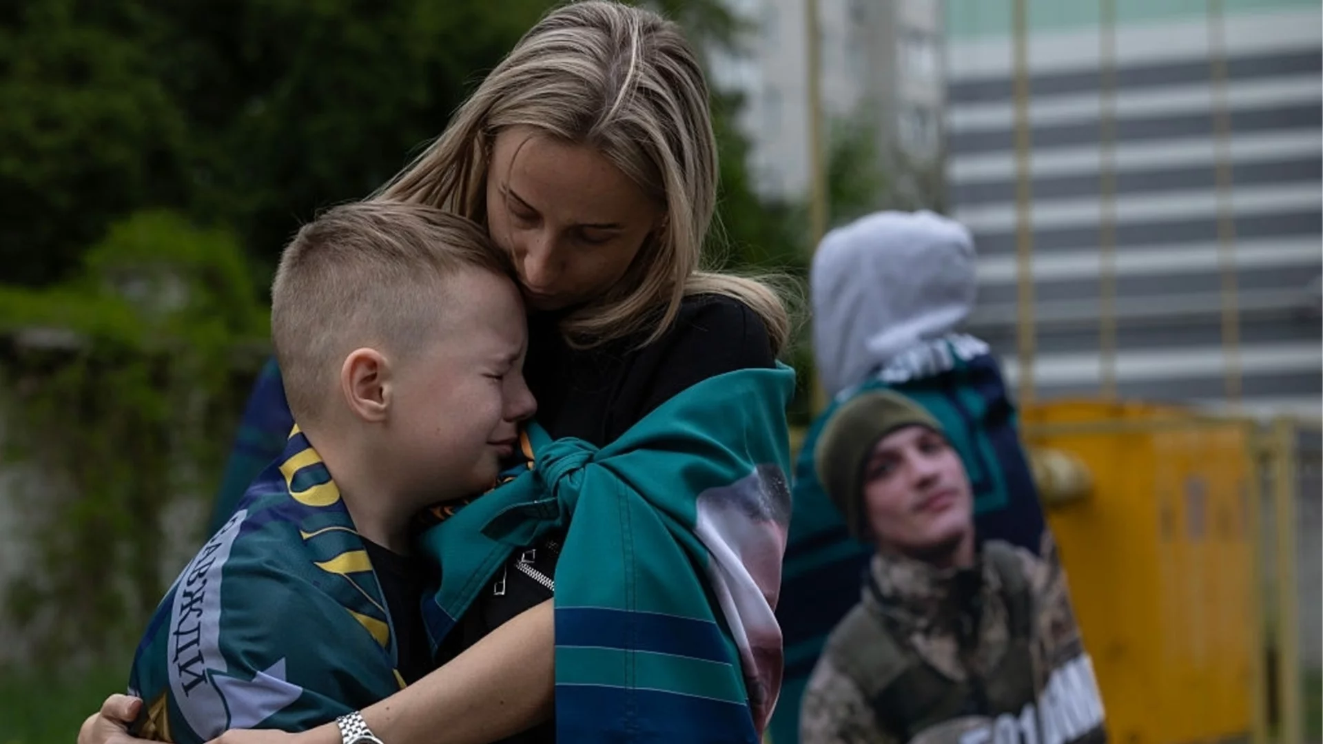 Украйна ще евакуира деца от зони на военни действия дори без съгласието на родителите: "По-добре в сиропиталище, но живи"