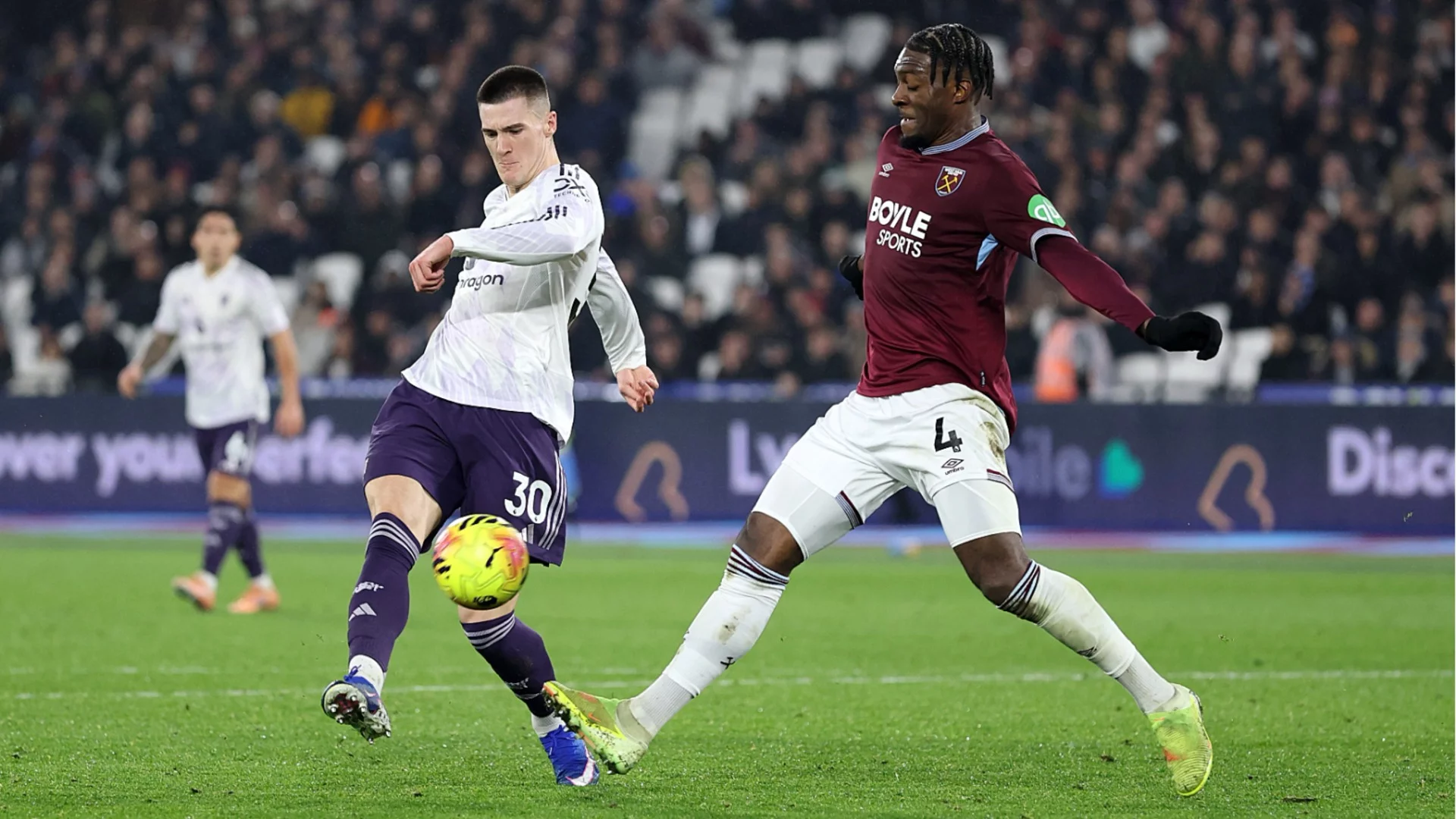 Златна резерва спаси безидеен Юнайтед срещу "стената" Уест Хям, но подстрижката пак ще почака