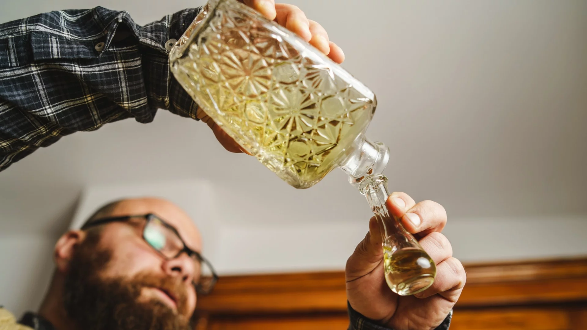 Българинът пие все повече: Вече и 11-годишни деца се напиват редовно