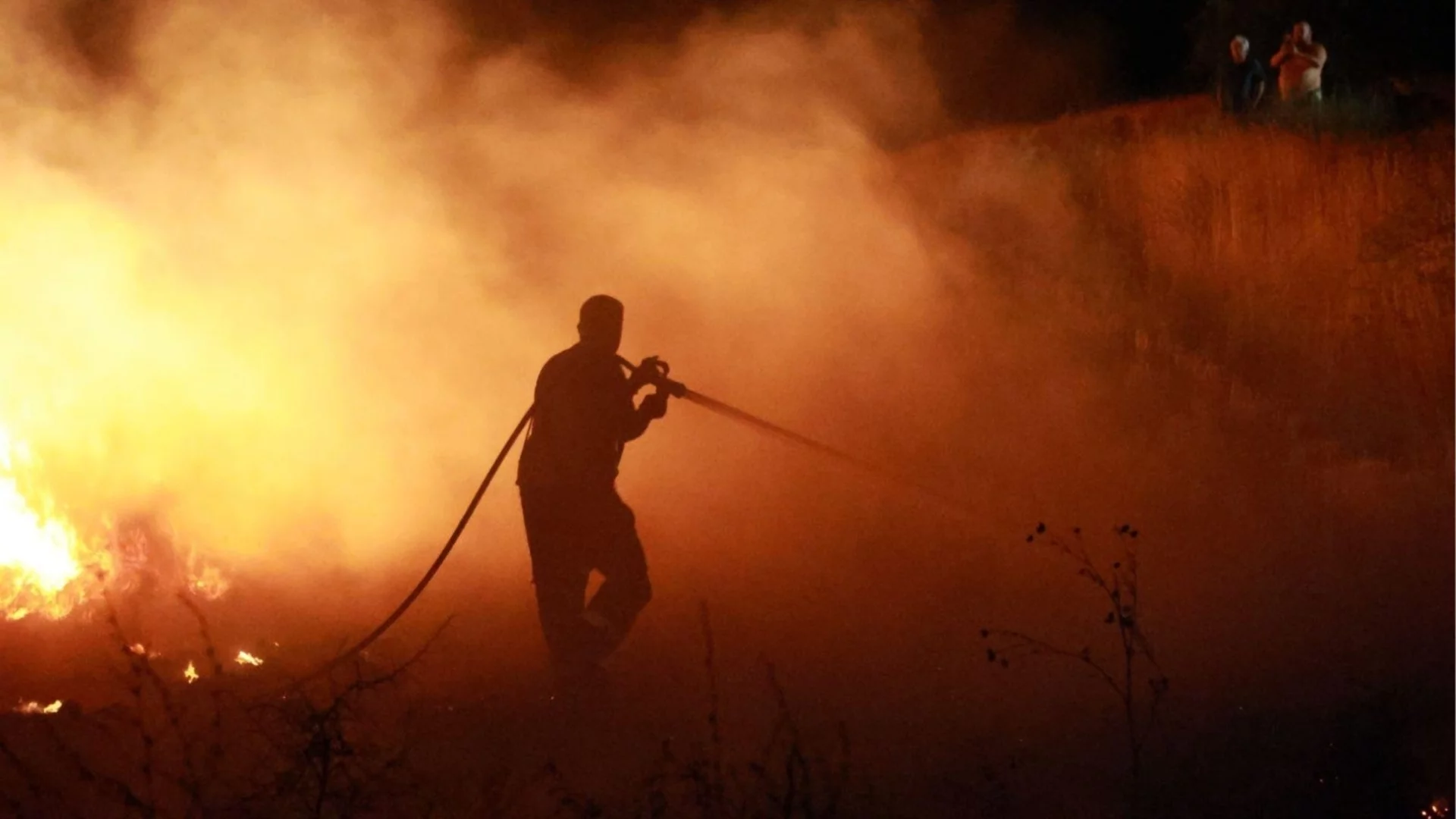 Пожар в подземен паркинг остави част от „Студентски град“ без ток