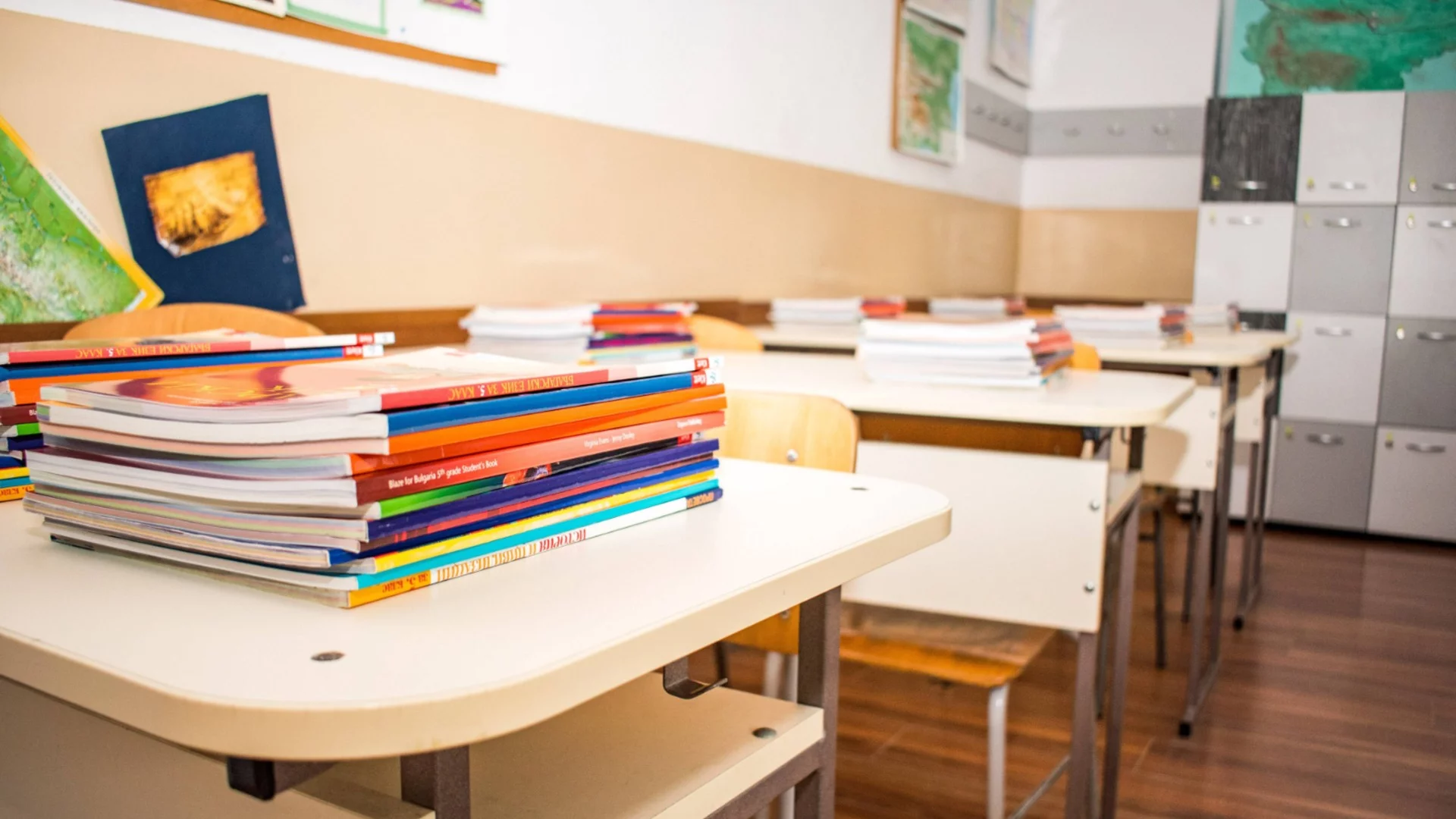 Кабинетът в оставка раздава милиони за строеж и ремонти на детски градини и училища