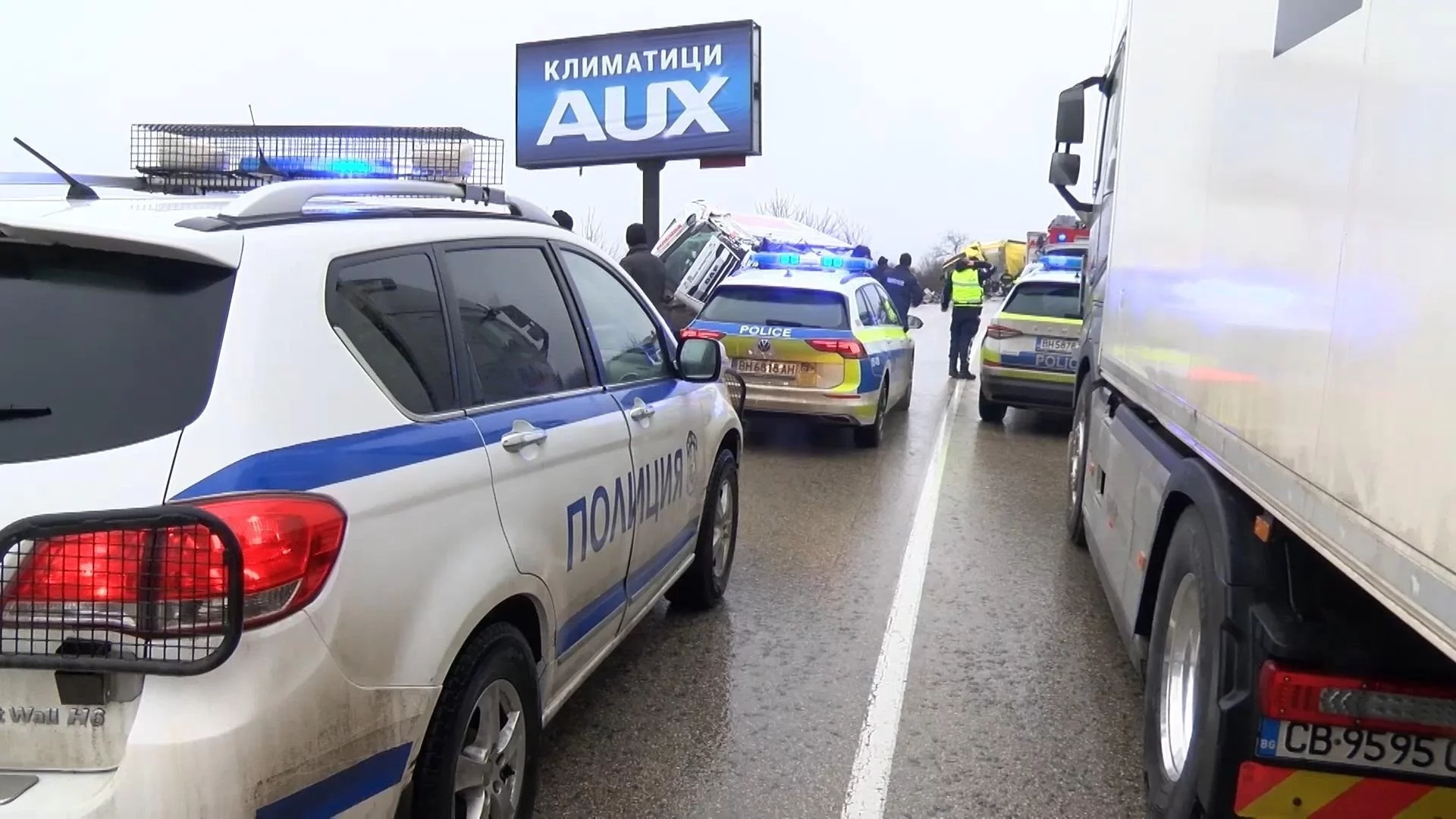 Верижна катастрофа в София се размина само със смачкани ламарини (СНИМКИ) 