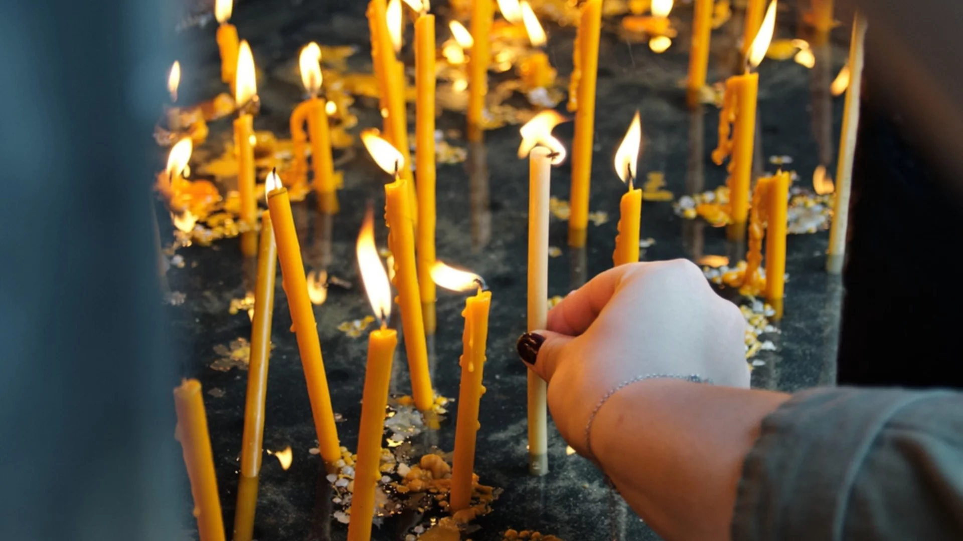 Месопустна задушница 2026: Кога се пада и как правилно да се почете паметта на починалите