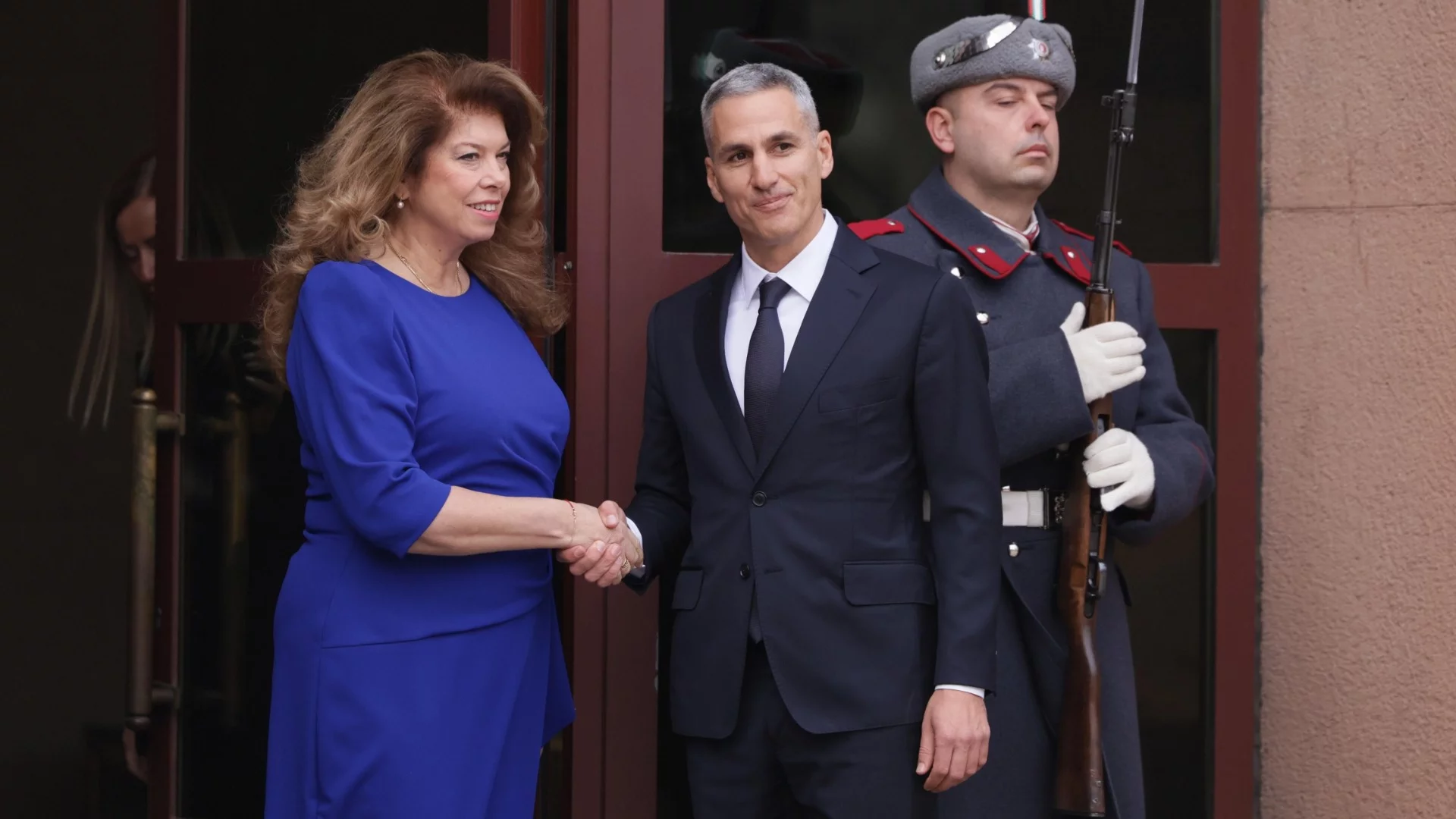 Президентът връчва мандат на Андрей Гюров за служебен кабинет