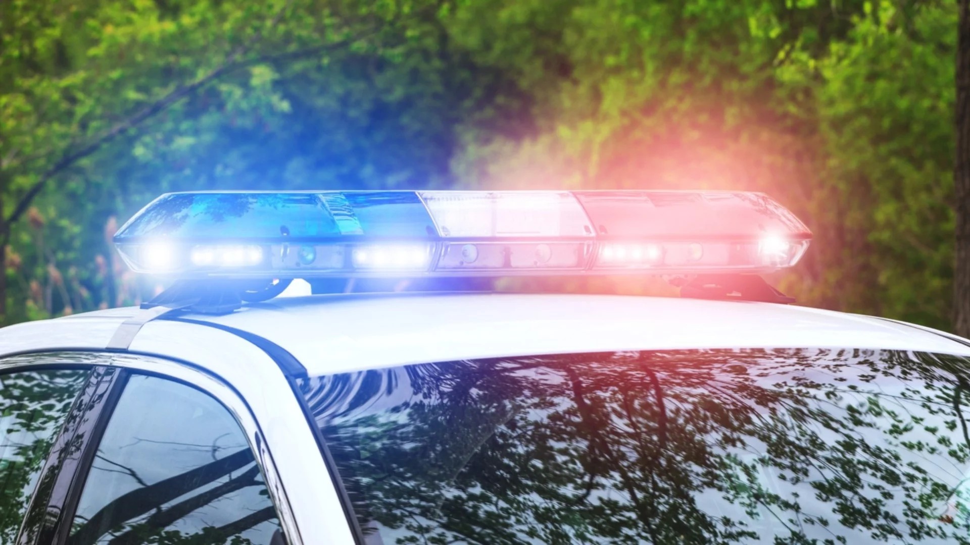 Кървав инцидент в София: Мъж намушка трима души, има жертва