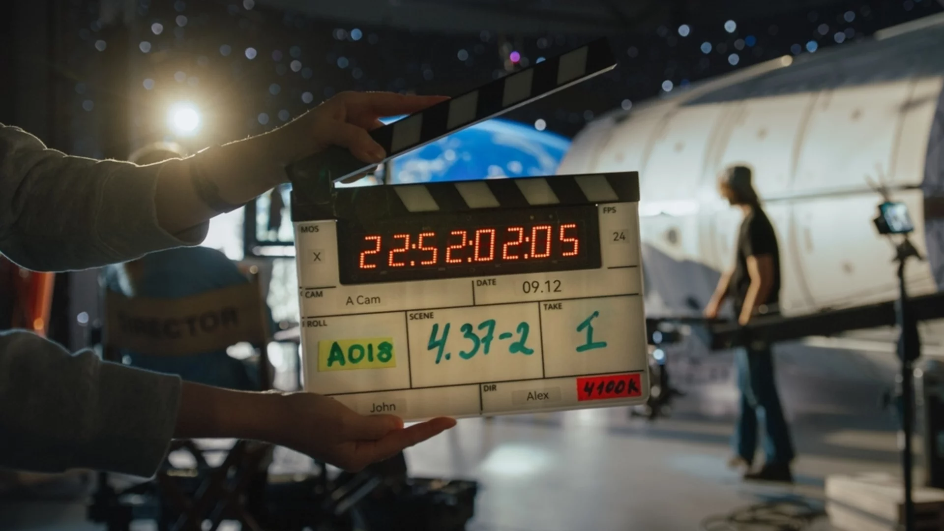 "Зловещо забавна сатирa на висшето общество" събира звезден актьорски състав