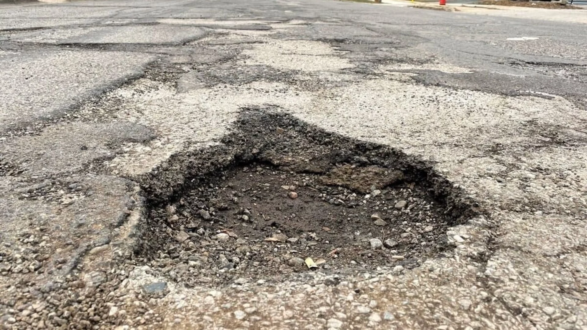 Поглъщат цели гуми: Кратери по Околовръстното шосе на София