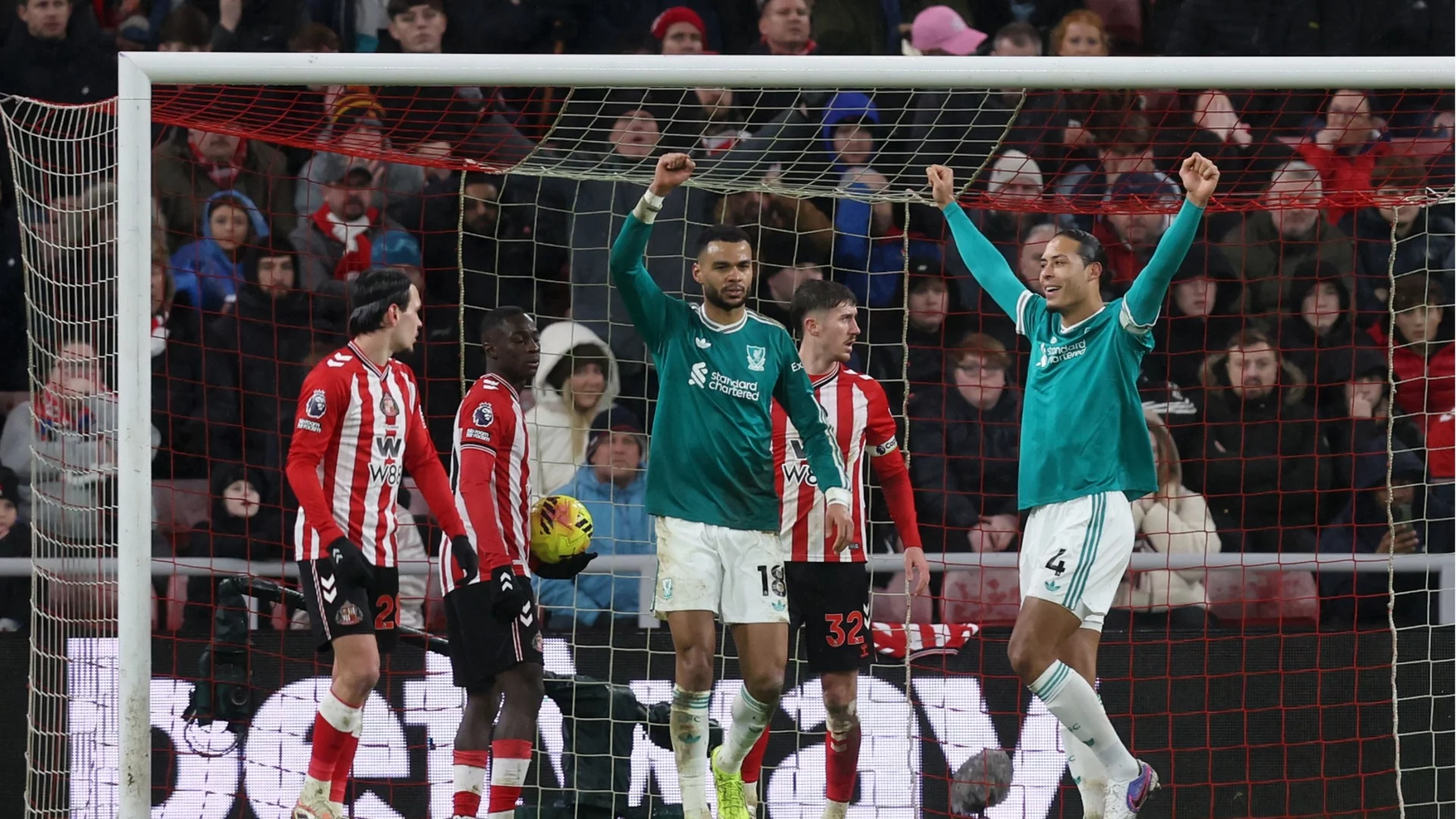 "Черните котки" не успяха да пресекат пътя на Ливърпул