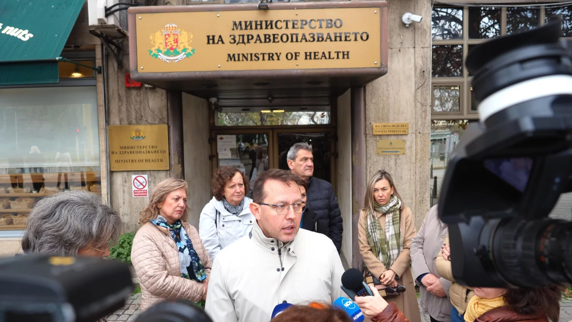 Натиск, неадекватност и липса на подкрепа от МЗ: Какво се срие зад скандала в педиатрията и как може да нямаме детска болница