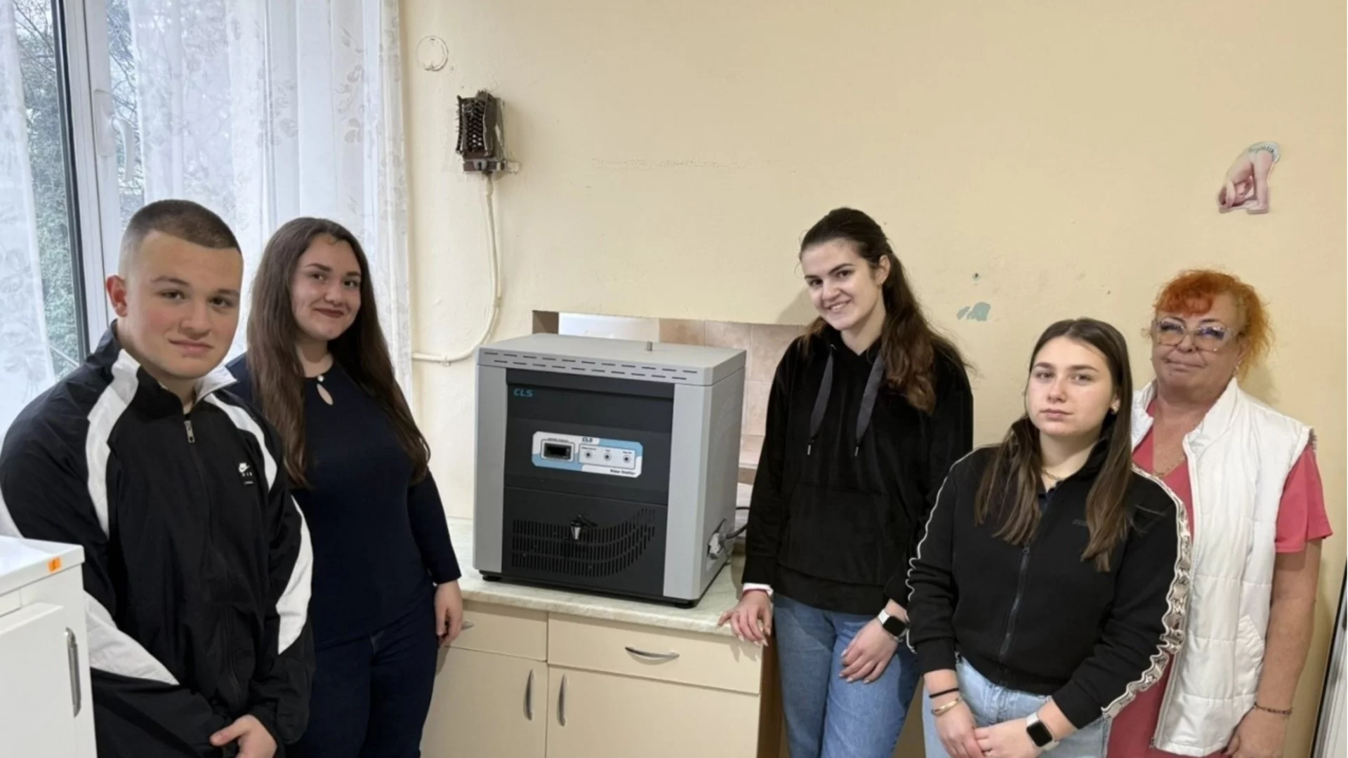 Старозароци се обединиха в кампания да помогнат с воден дестилатор за деца с увреждания