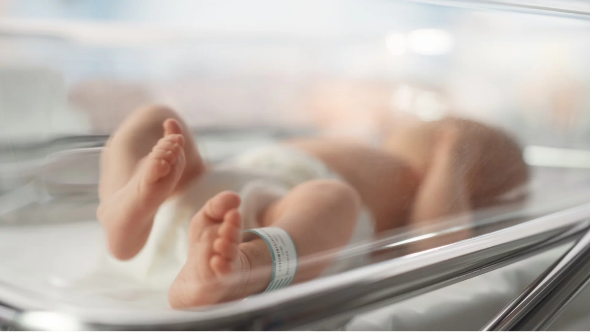 Коварен респираторен вирус се разпространява в Гърция, бебе е в критично състояние