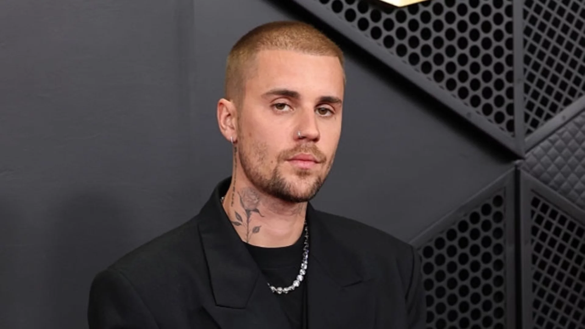 Присадил си е коса? Джъстин Бийбър озадачи феновете си (СНИМКИ)