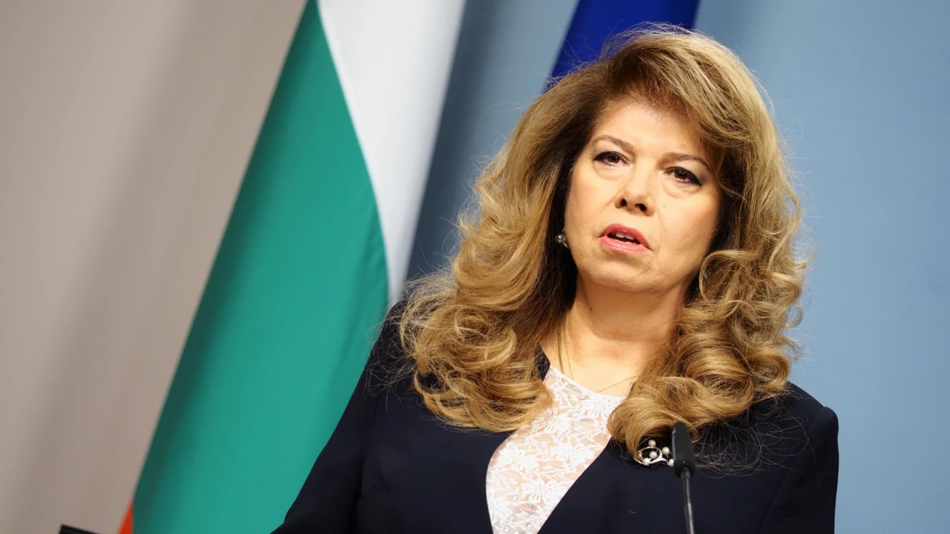 Йотова размаха пръст на Скопие: Няма еврочленство, докато българите не бъдат вписани в Конституцията на РСМ