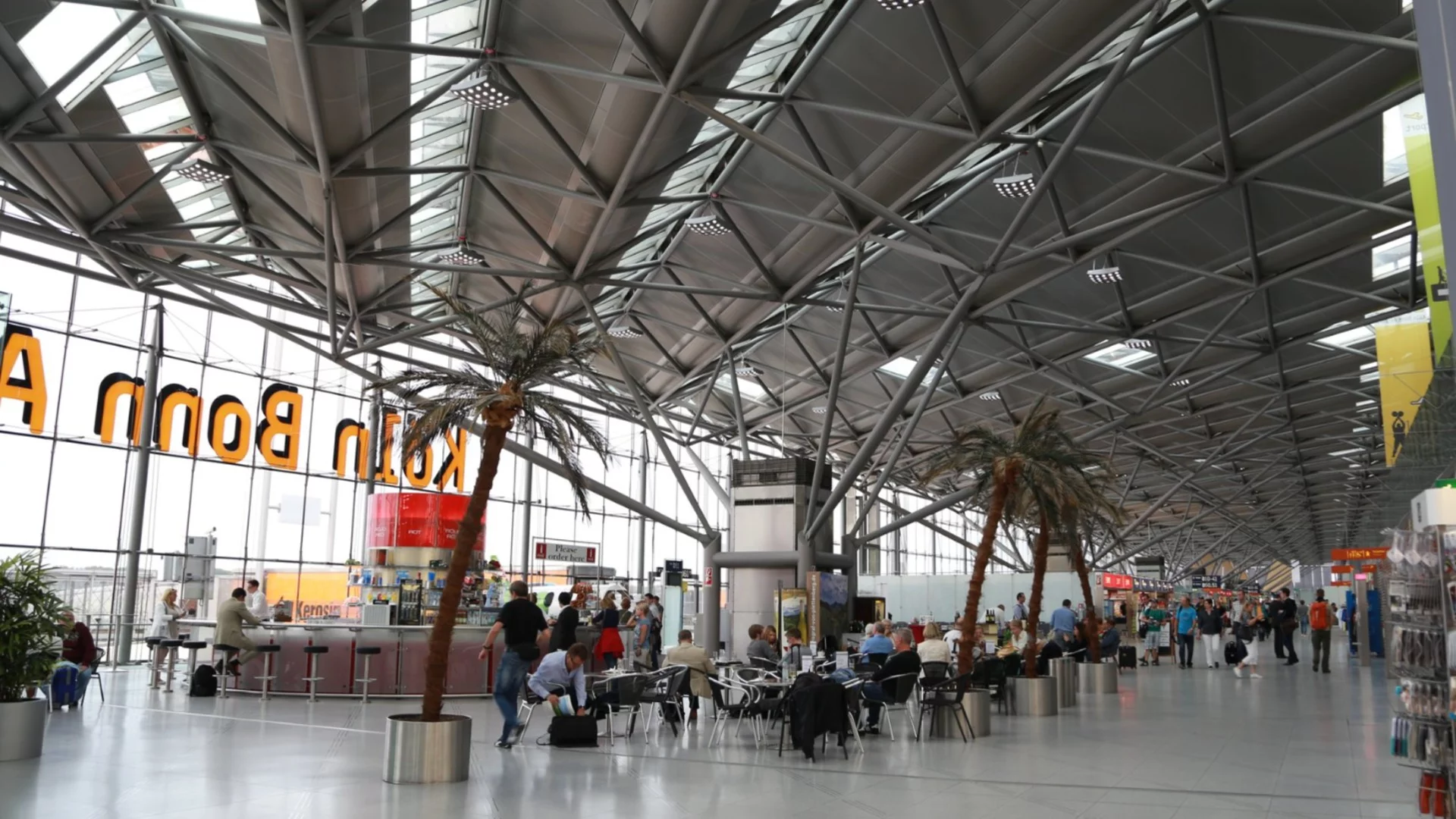 Възобновиха полетите от летище Кьолн/Бон