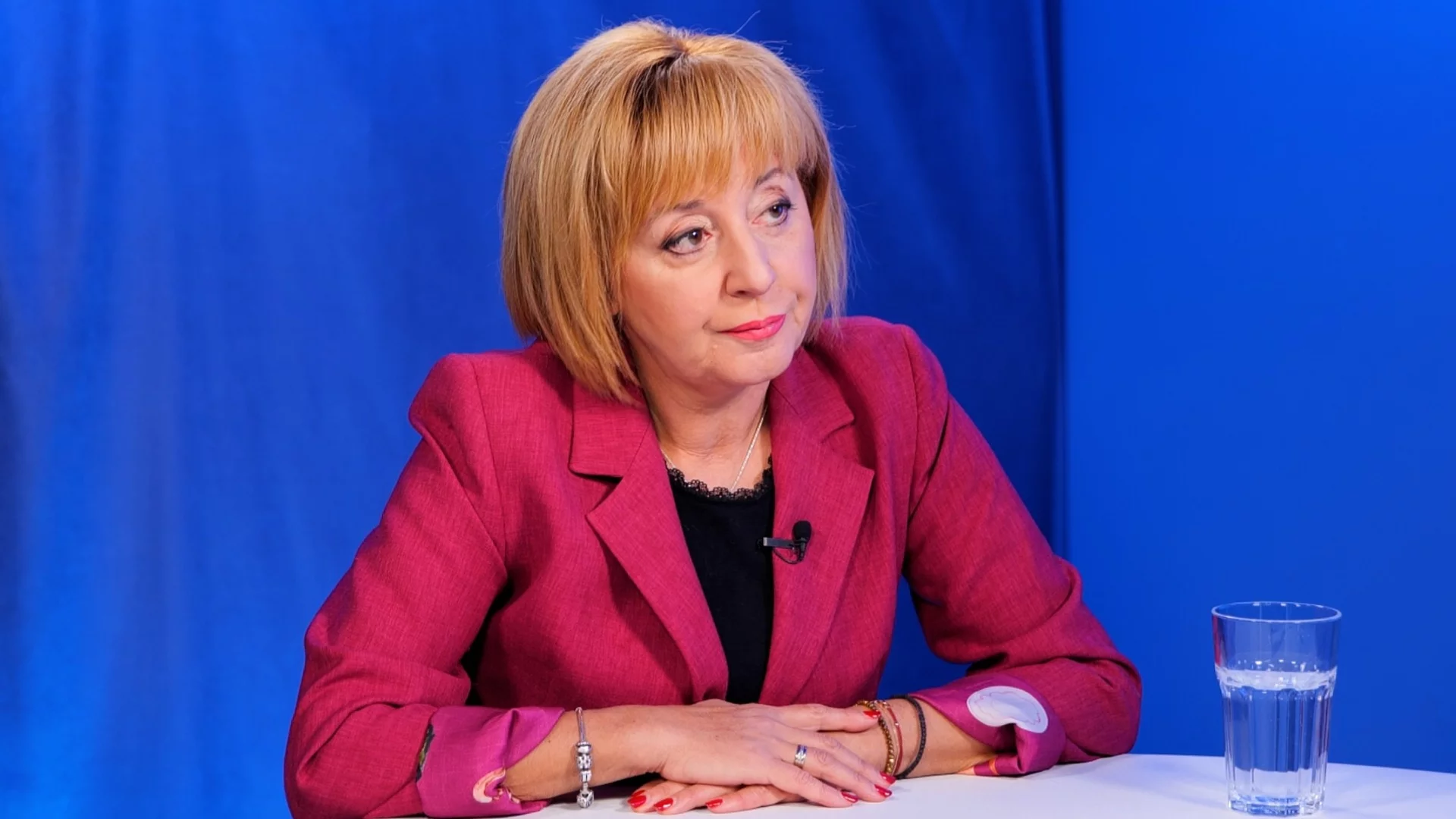 От 176 лв на 202 евро: Манолова бясна на 28-секундните ИТН, че скрили заседание в НС, за да няма оплаквания от сметките за ток