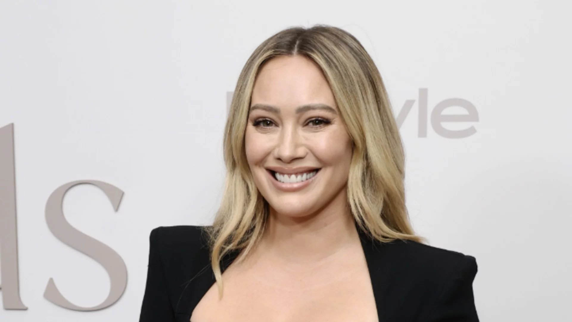 Хилари Дъф се връща на световната сцена след почти 20 години (ВИДЕО)