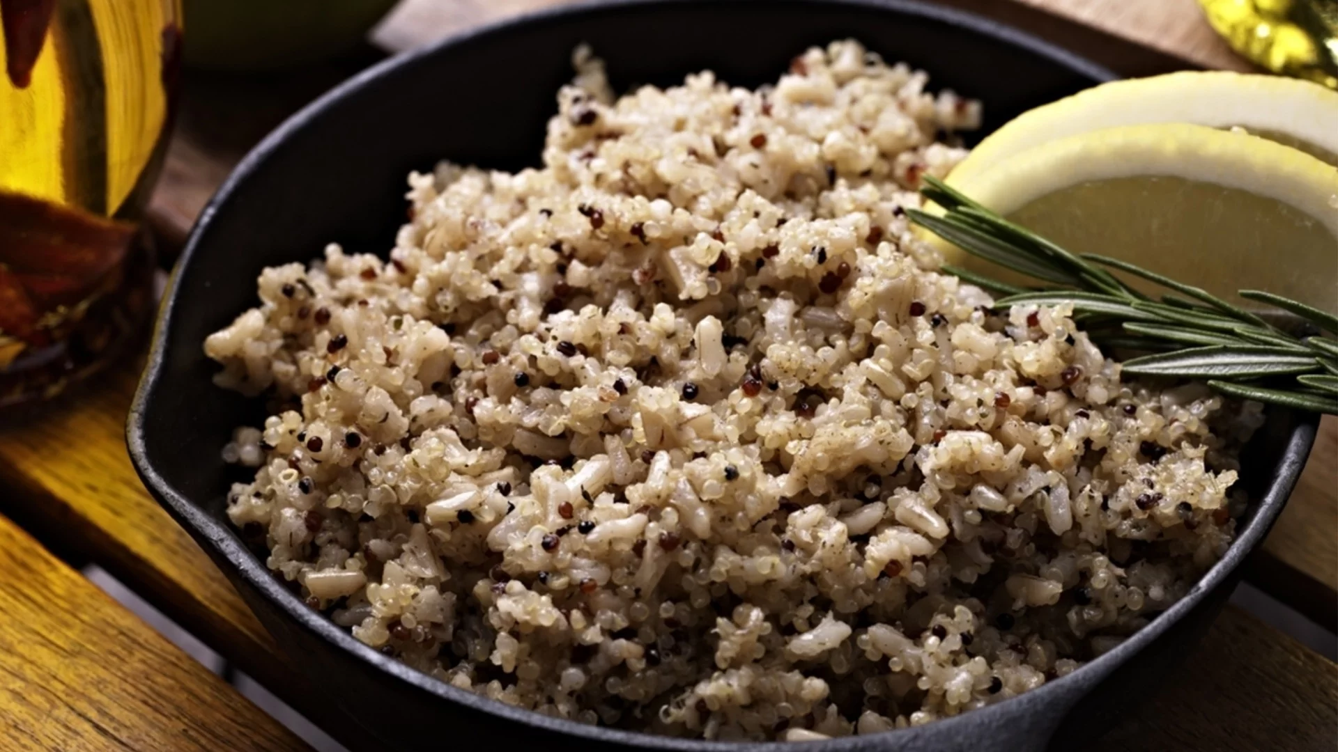 Кафяв ориз срещу бял ориз: кой е по-добър за отслабване?