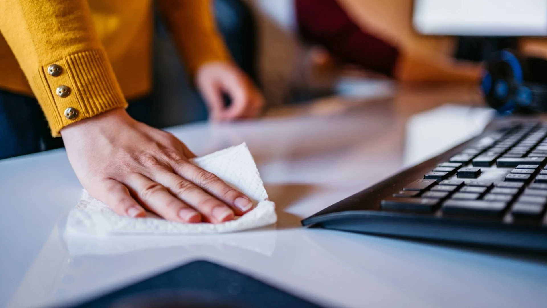 Трик за почистване на мазни повърхности без търкане