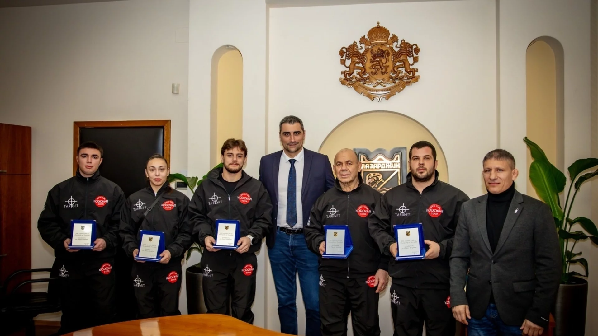 Кметът на Пазарджик награди трима джудисти за отличното им представяне на международен турнир