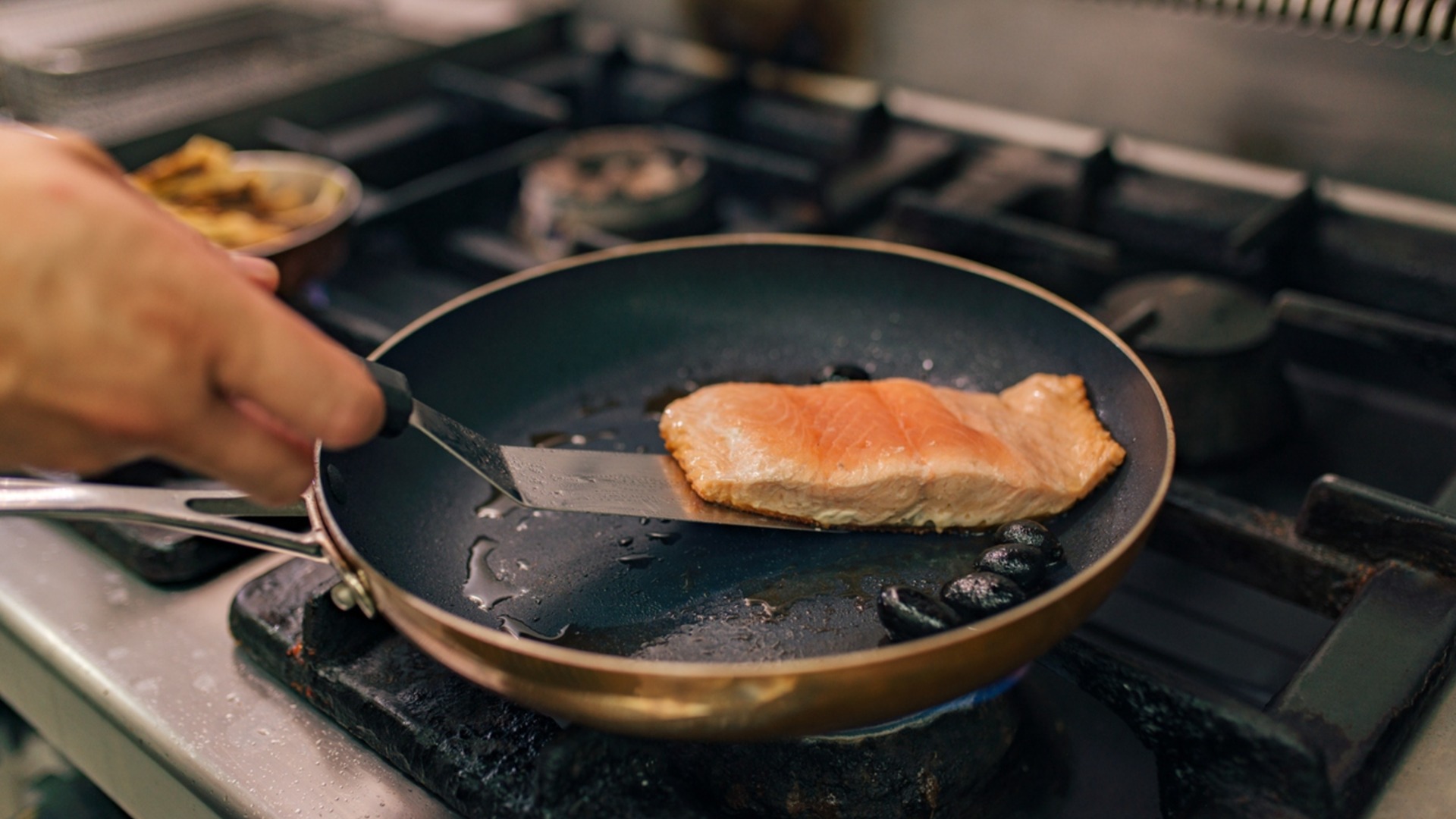 Как да направим по-хрупкава риба с малка промяна при пърженето