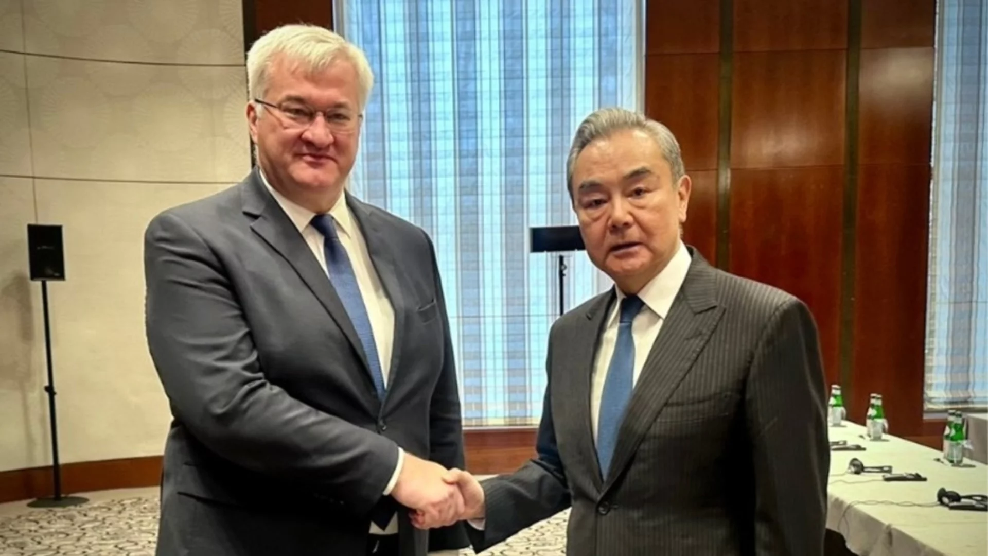 Китай помага на Украйна срещу руския енергиен терор, топ дипломатът на Полша нарече Москва "васал" на Пекин (ВИДЕО)