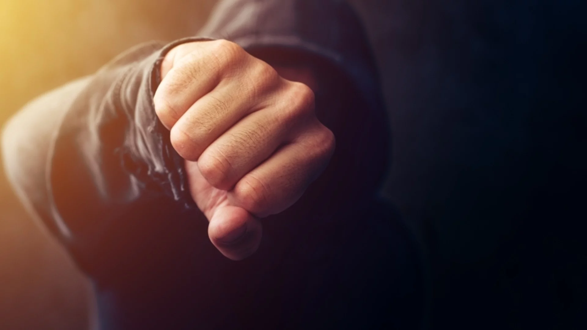 Ударил полицай: Датчанин буйствал във фитнес в София