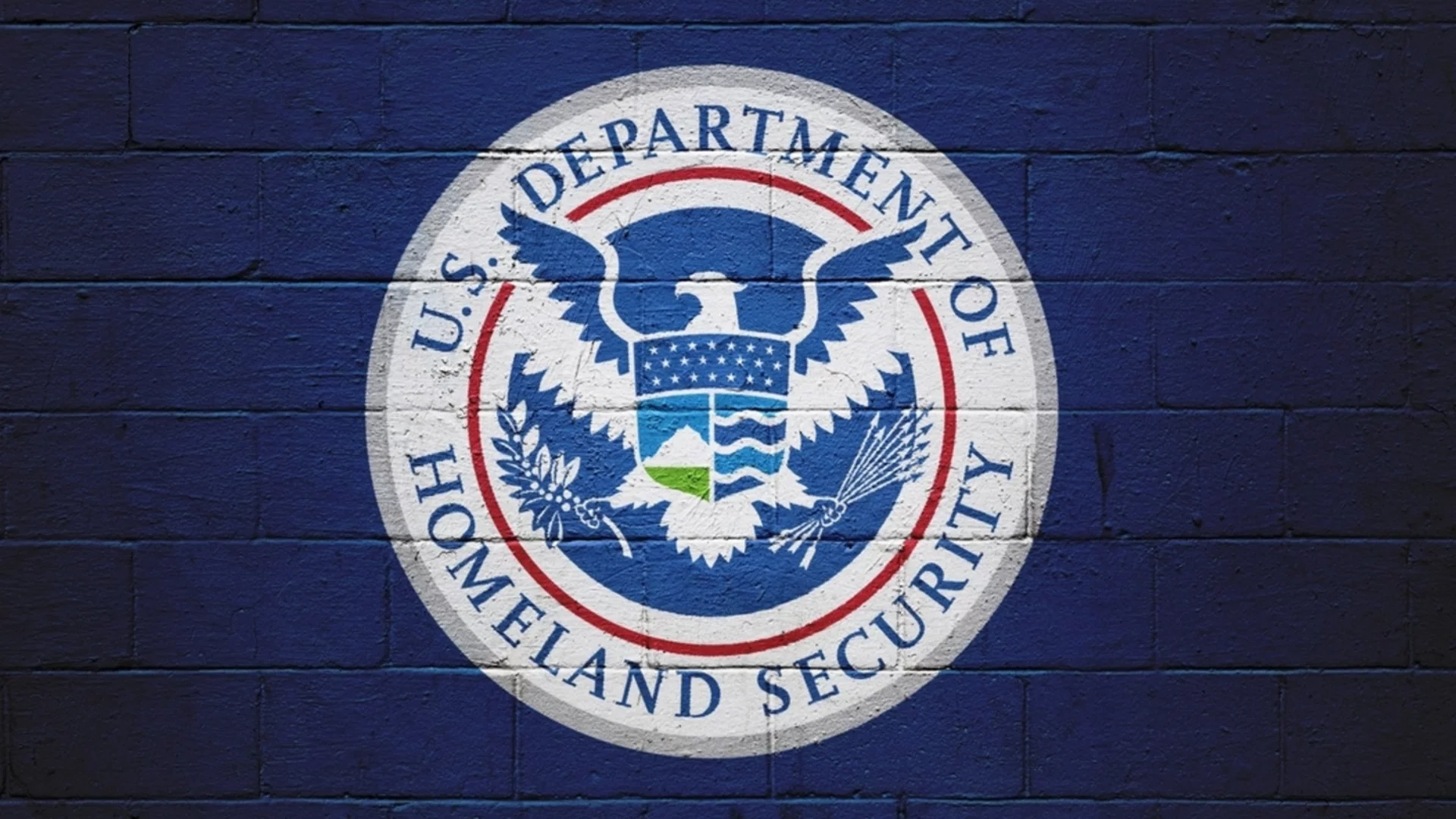 Министерството на вътрешната сигурност на САЩ спира работа в полунощ