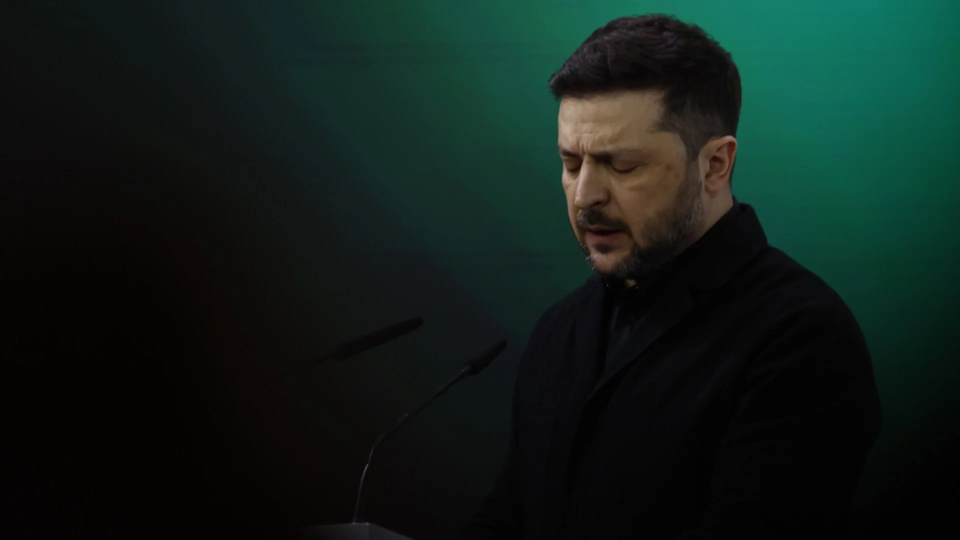 Виктор Орбан мисли само как да се угоява, а не как да увеличи армията си, за да спре руските танкове да дойдат пак в Будапеща