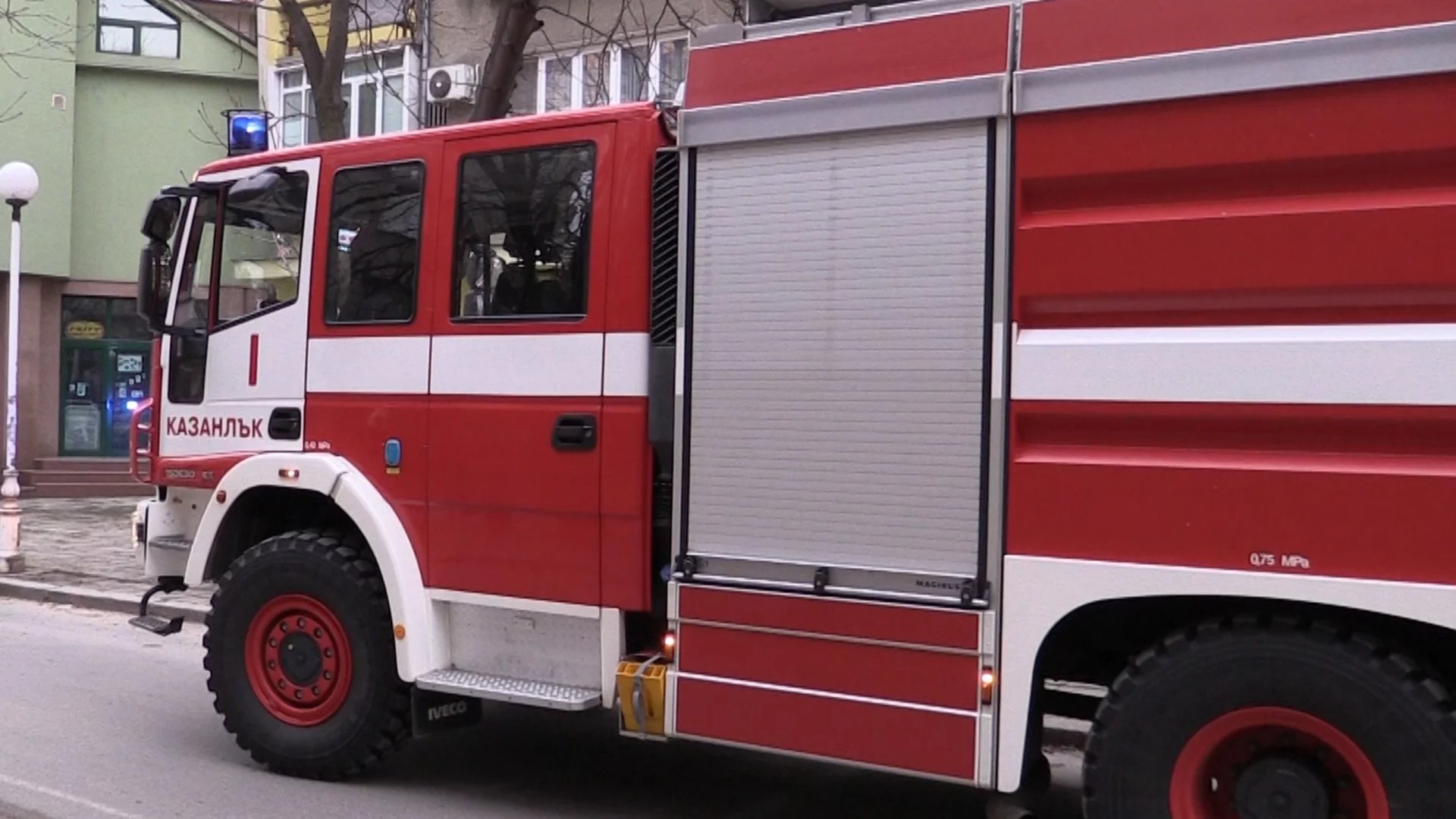 Двама пострадали при пожари в страната