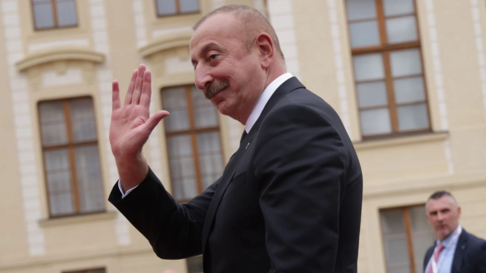 Алиев: Руснаците нарочно удариха няколко пъти посолството ни в Киев