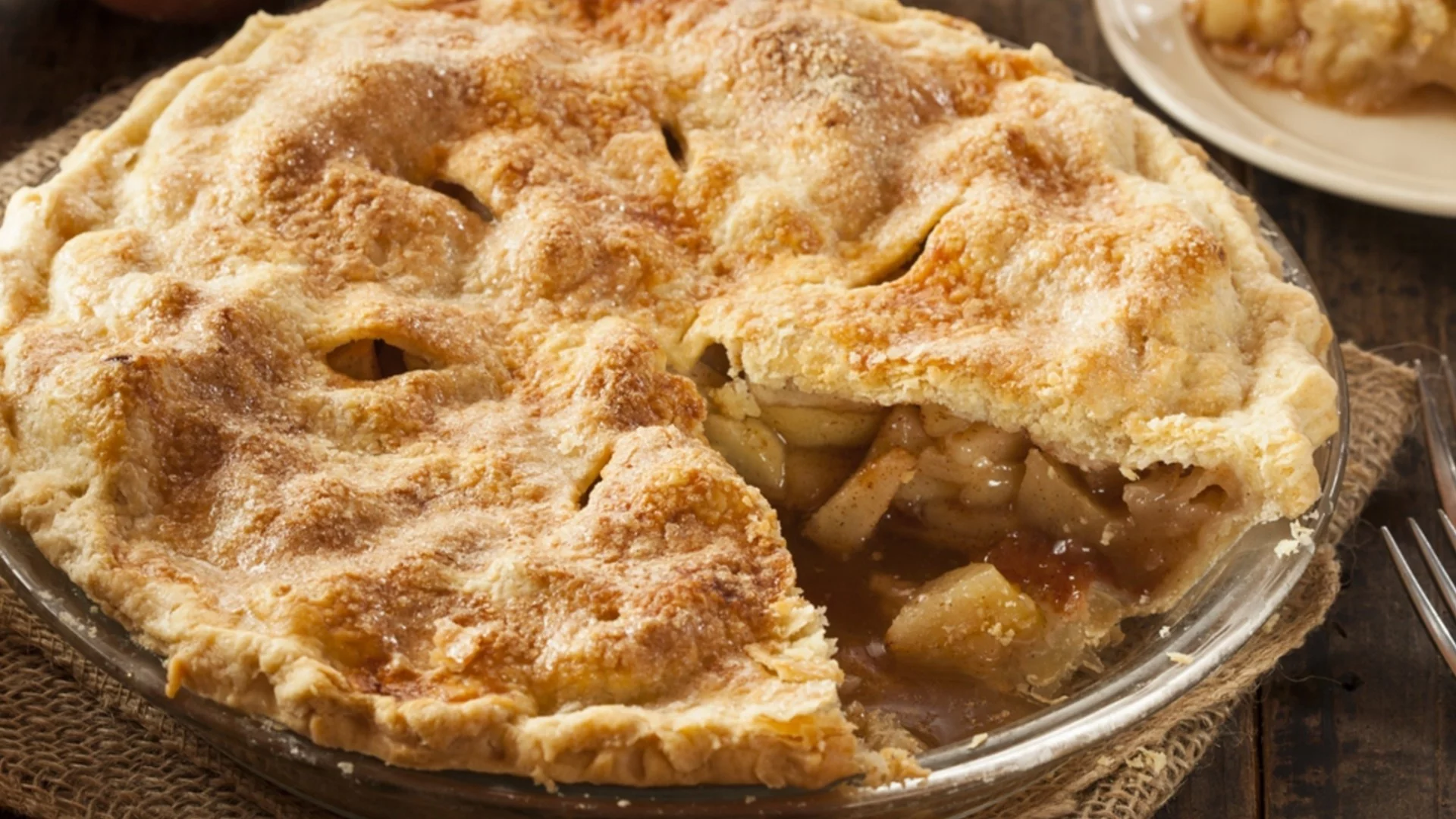 Уникален сладкиш от стар хляб и ябълки - не струва нищо, а е божествен