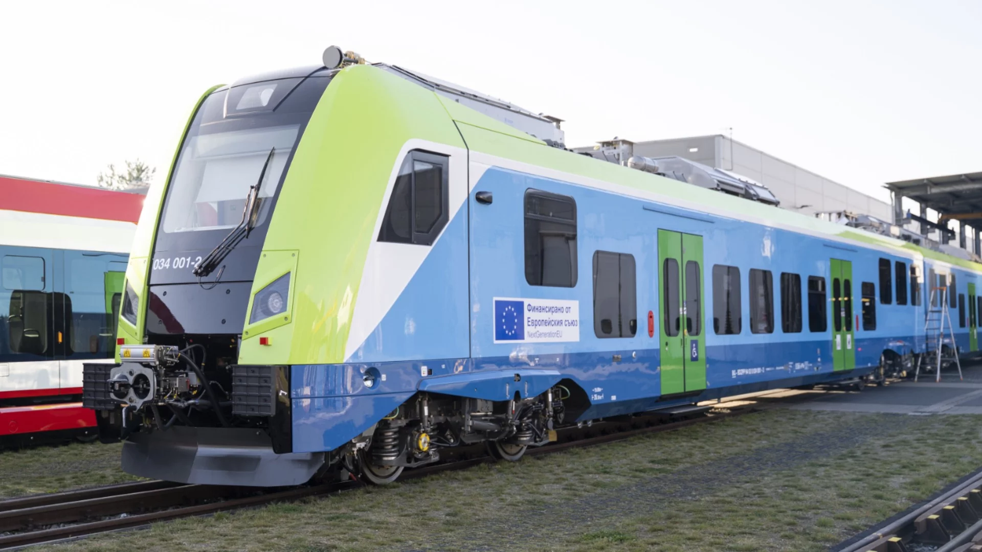 Нови влакове, ремонти и пари: Обещания за светло бъдеще на жп транспорта