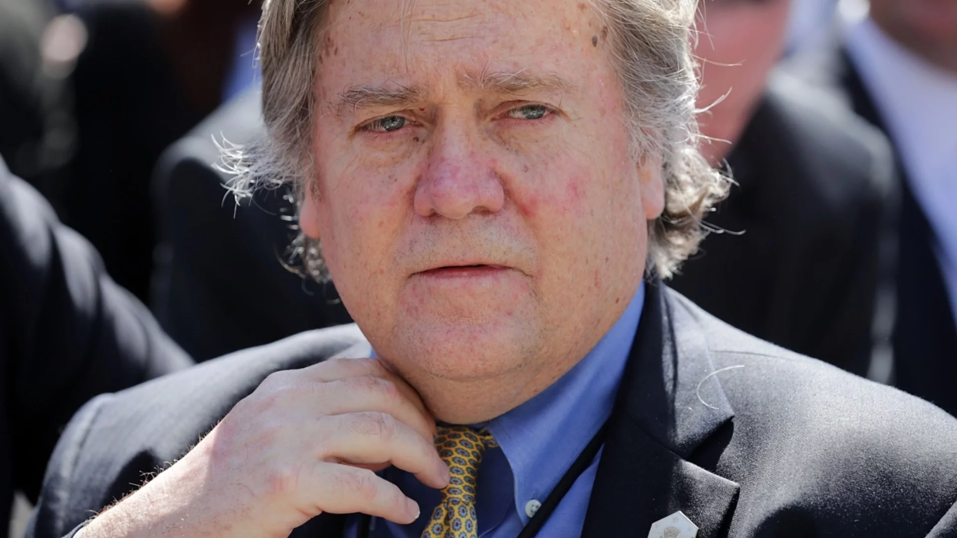 Бивш съветник на Тръмп се готвел да свали папата с помощта на Епстийн