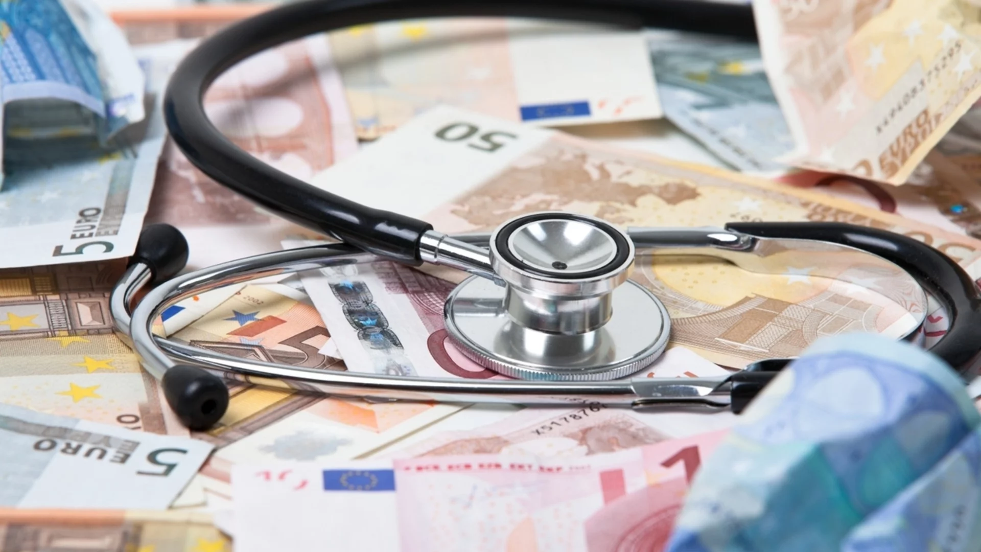 Лекар издал смъртен документ на явил се пред него млад мъж, разследват "фактическата сложност"