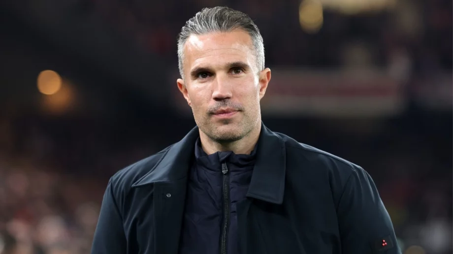 Екзотика! Ван Перси премести тренировките на Фейенорд в друга държава заради... Стърлинг