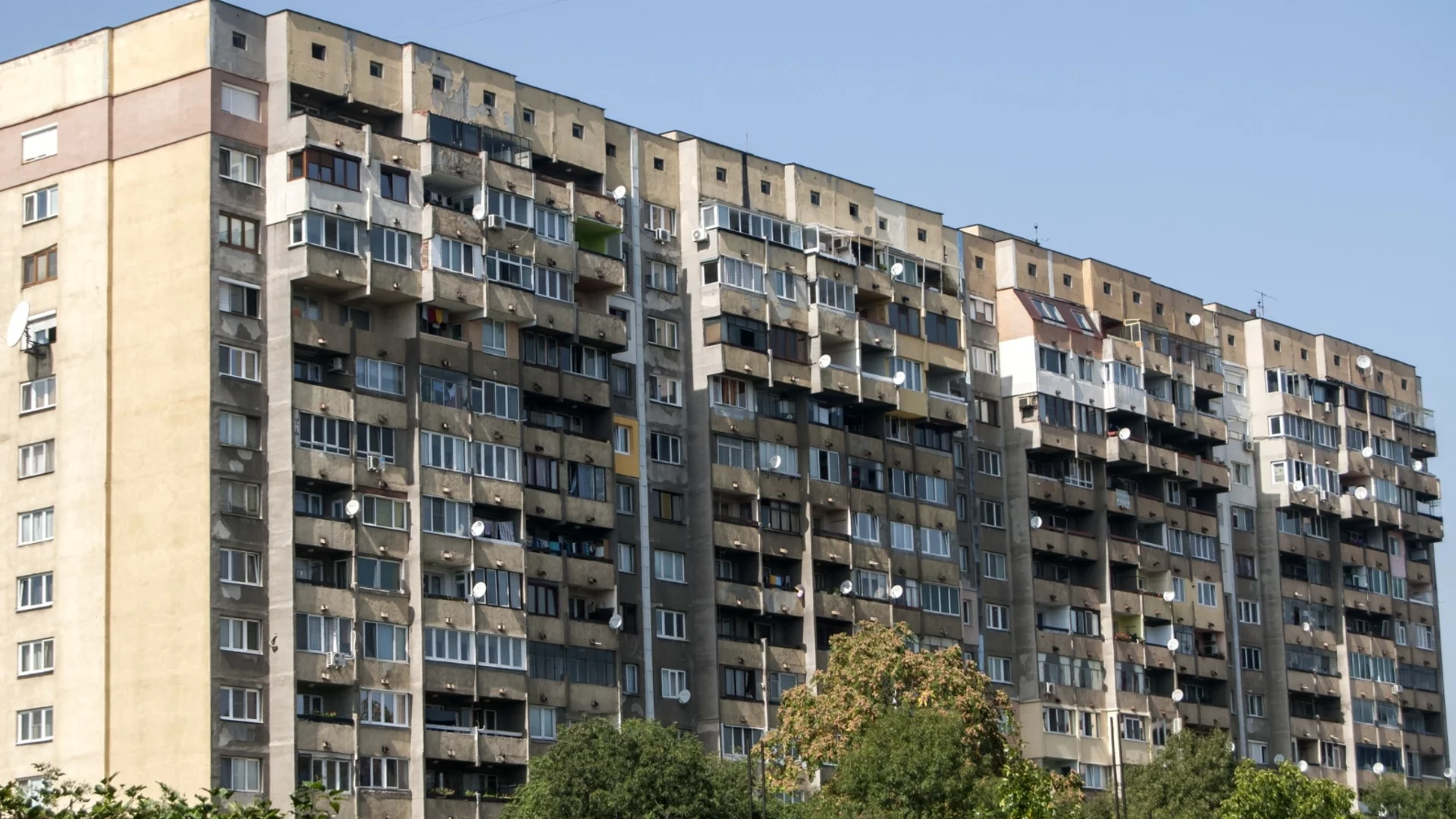 След срутили се тераси на блок: Инцидентите с рушащи се панелки ще зачестят