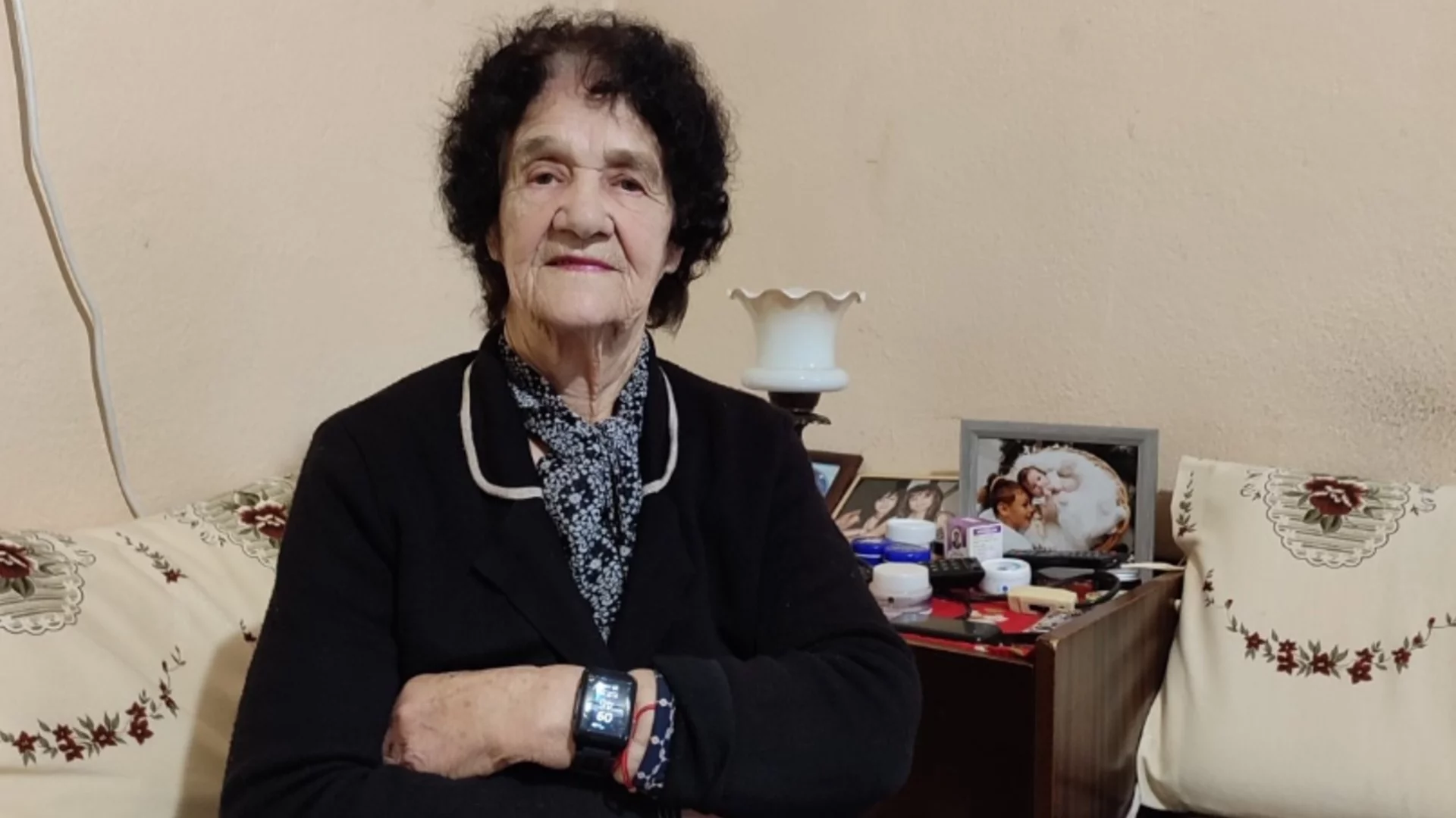 „Падам, ставам и продължавам“: Баба Митка, която гледа градината сама на близо 90 години