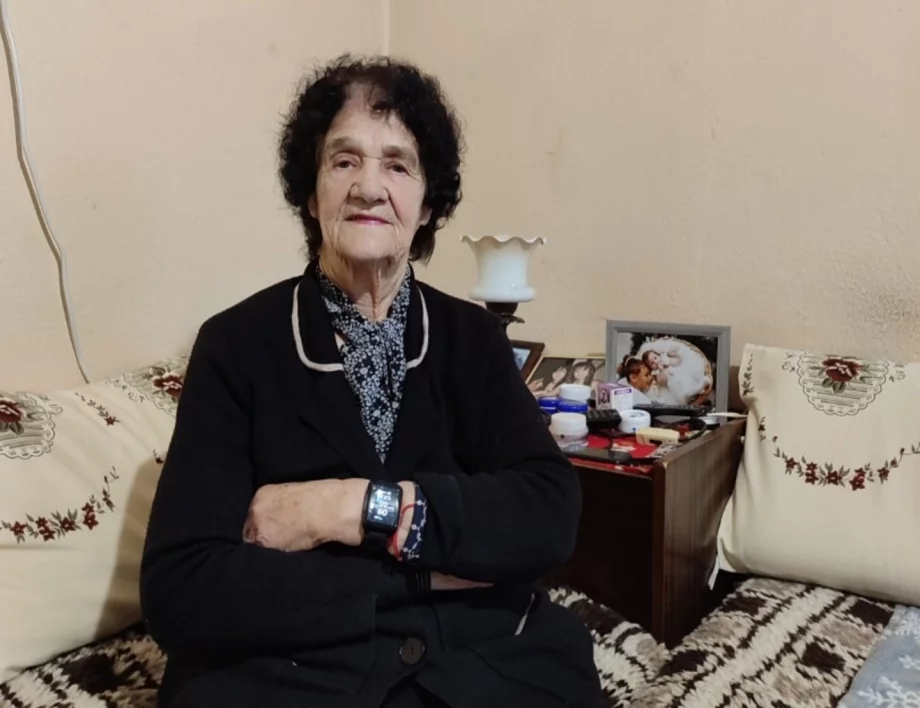 „Падам, ставам и продължавам“: Баба Митка, която гледа градината сама на близо 90 години