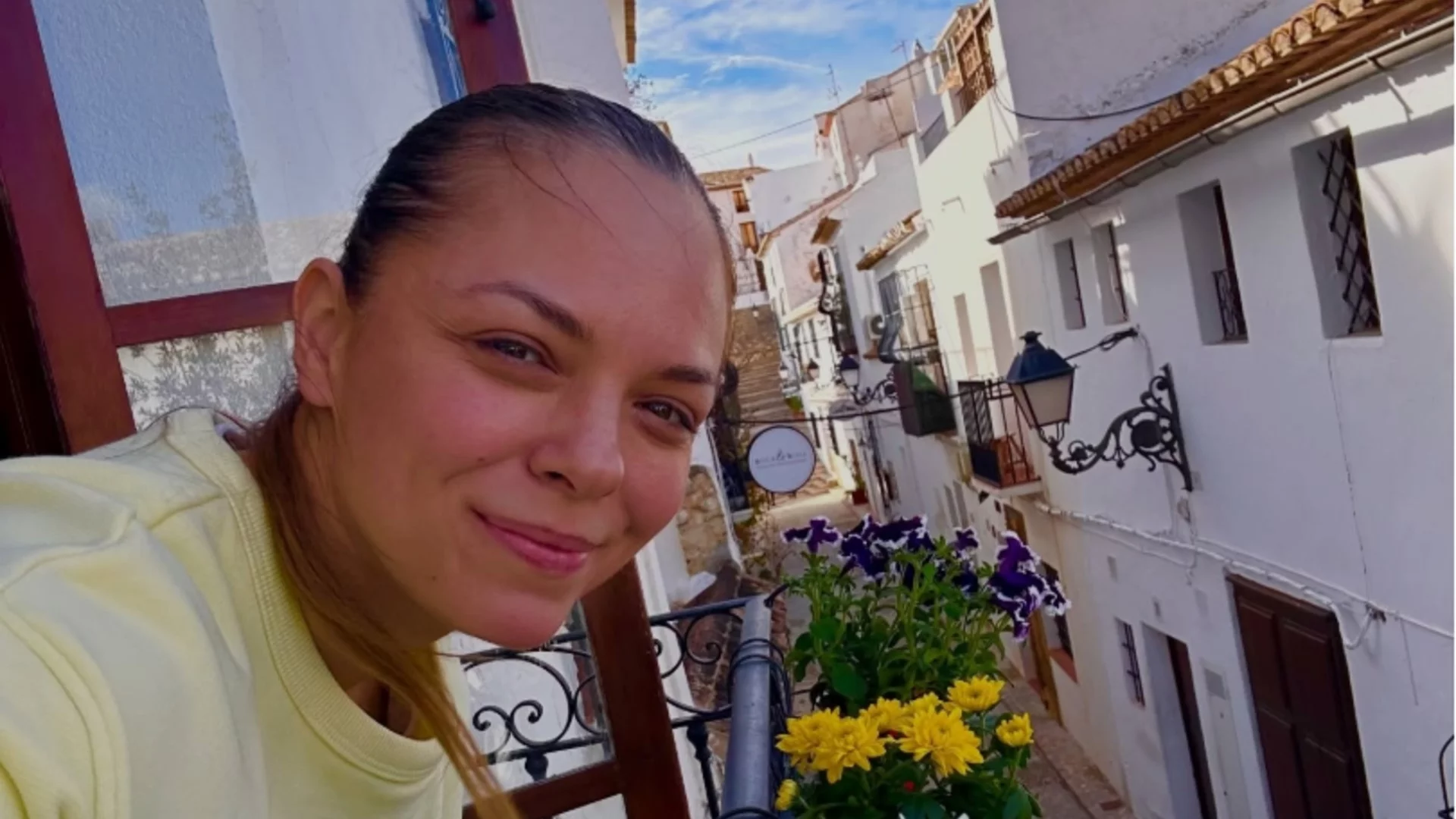 Живот като в романтичен филм: Йоанна Темелкова избяга в чужбина (СНИМКИ)