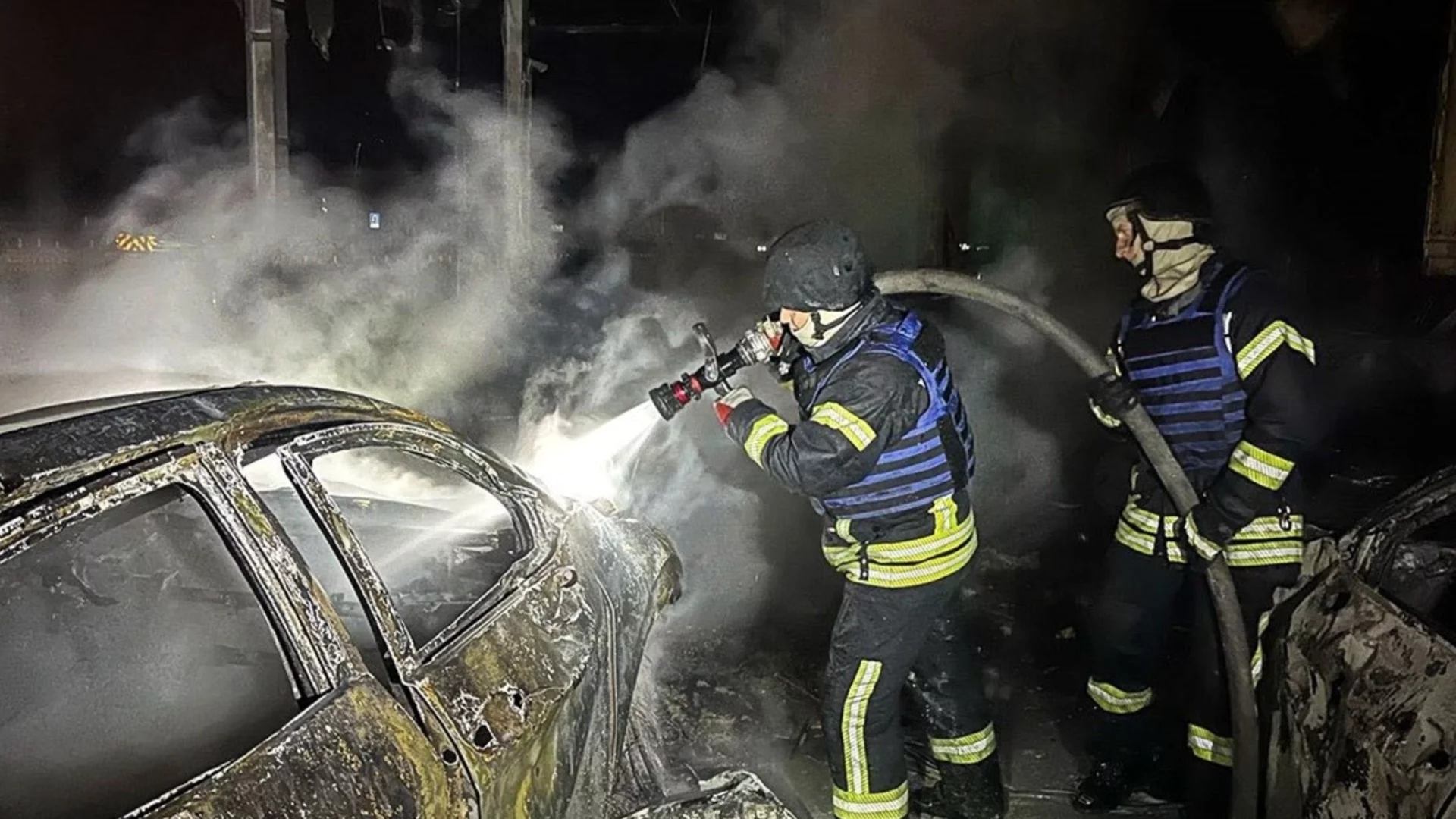 Пожар в автокъща: Изгоряха четири коли