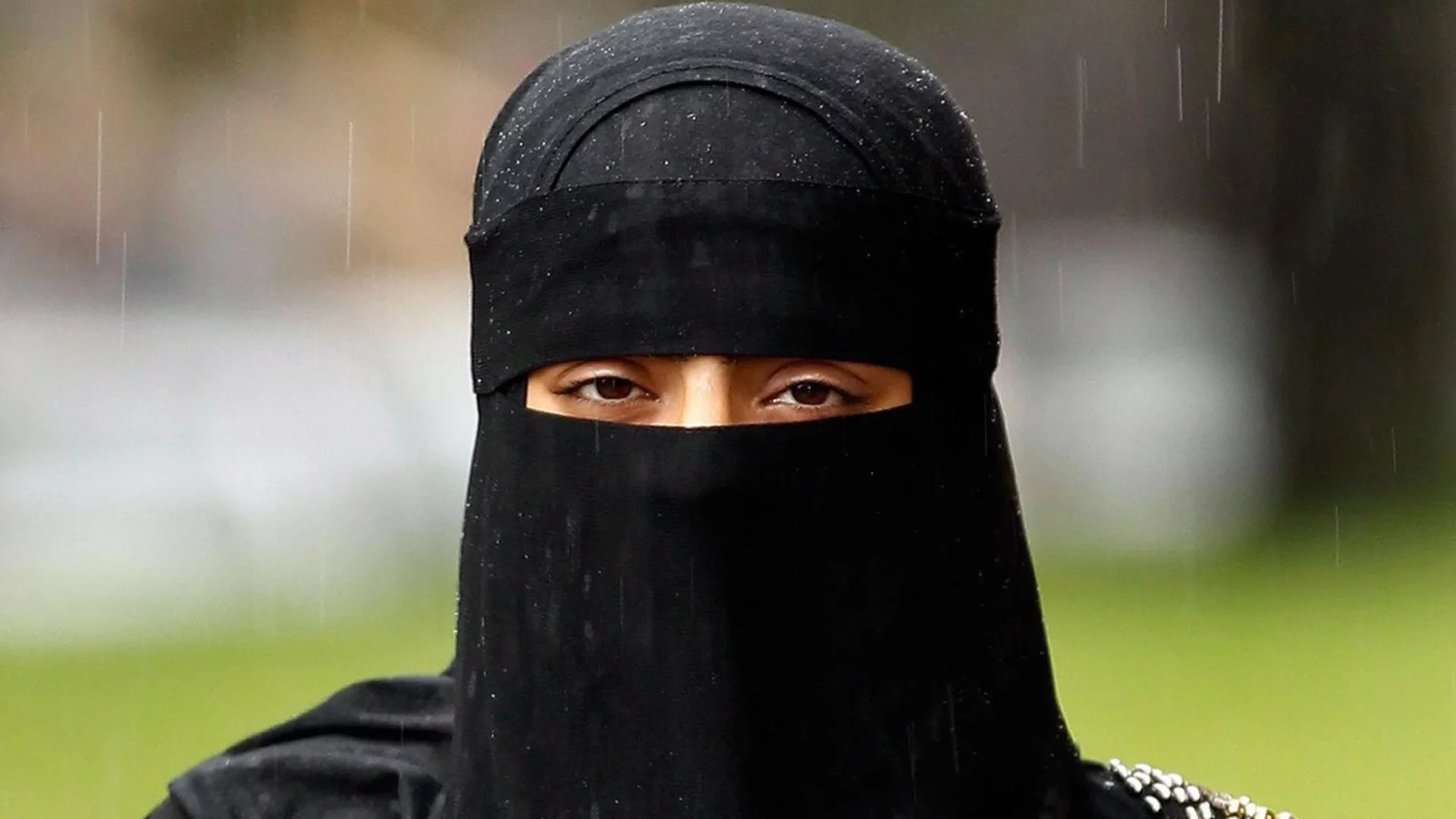 В Испания искат забрана за бурките