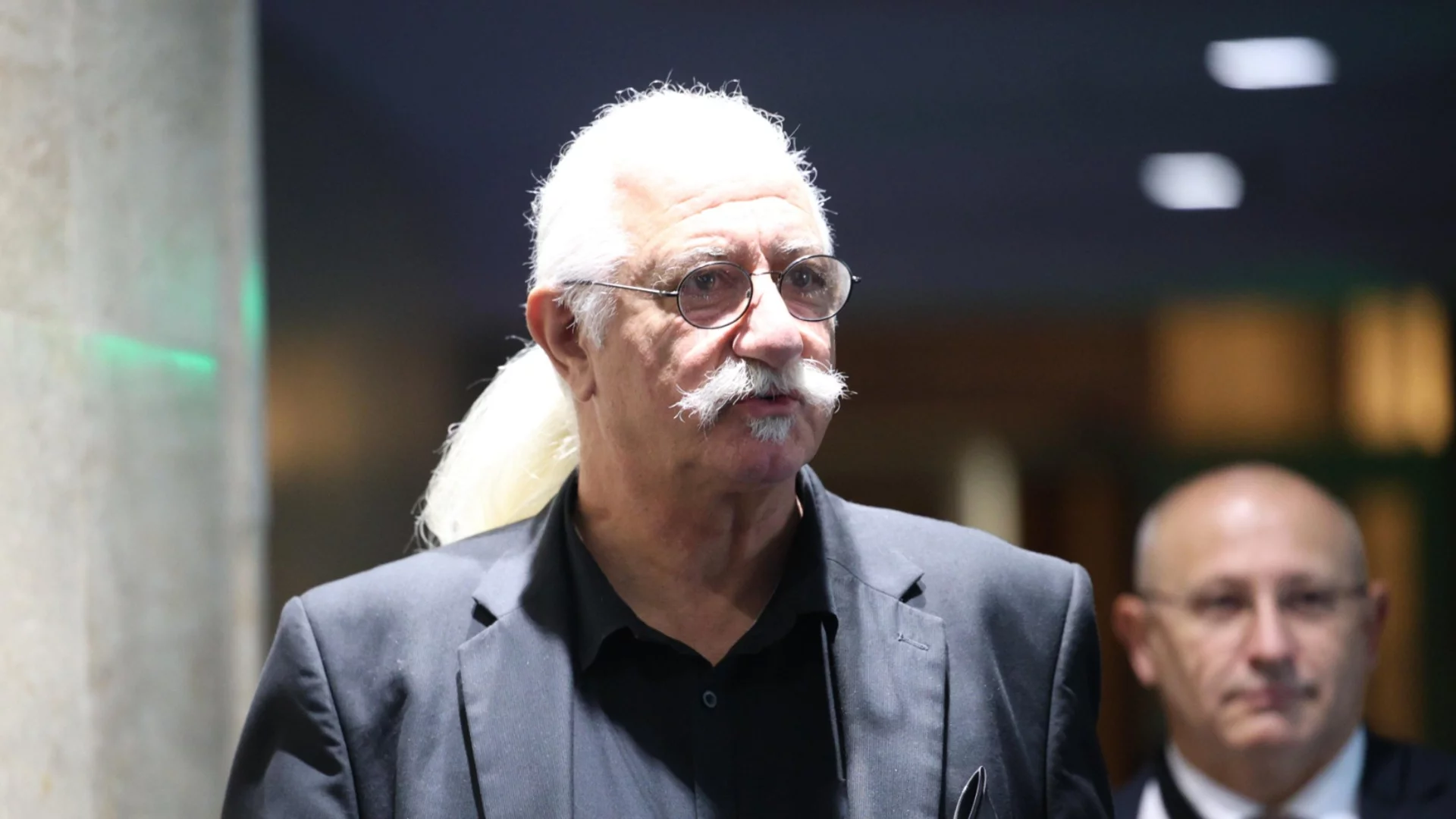 "Като две капки вода": Млада изпълнителка замества вокалния педагог Етиен Леви