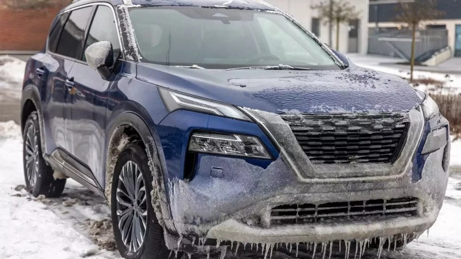 Защо не трябва да дърпате замръзналата дръжка на вратата