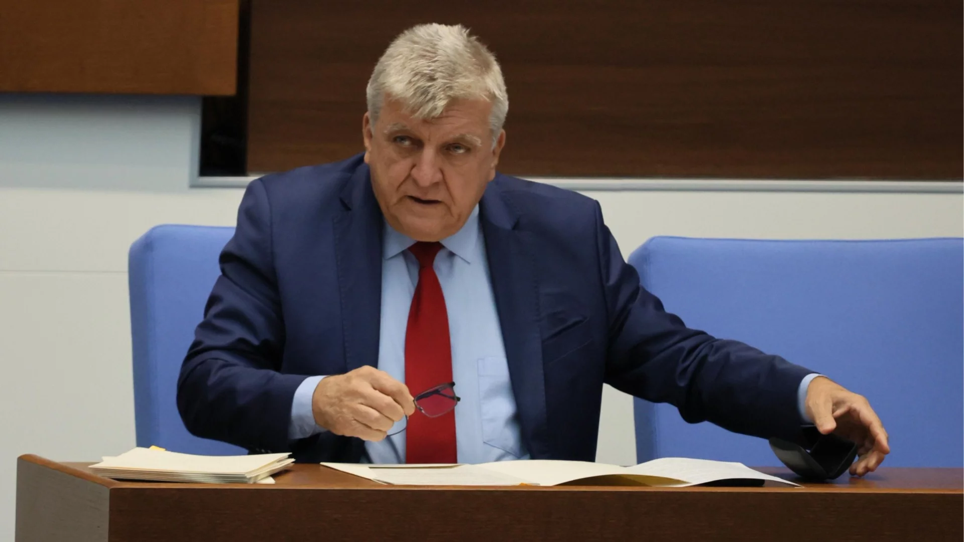 "С пистолета на кръста": Манол Генов с разказ как от НПО-то на Калушев влезли в екоминистерството