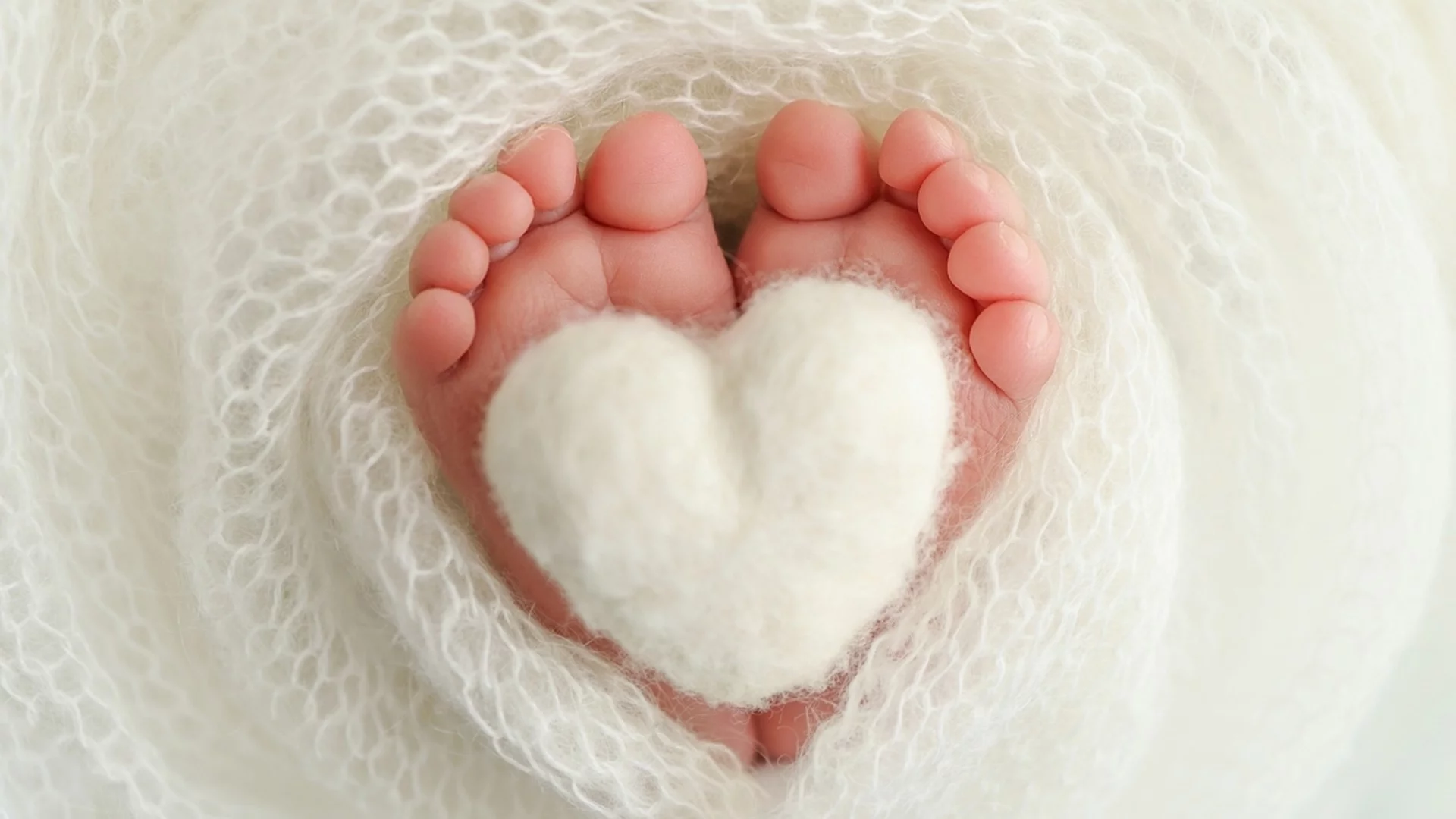 Звезда от сериала  "София - ден и нощ" чака бебе (СНИМКА)