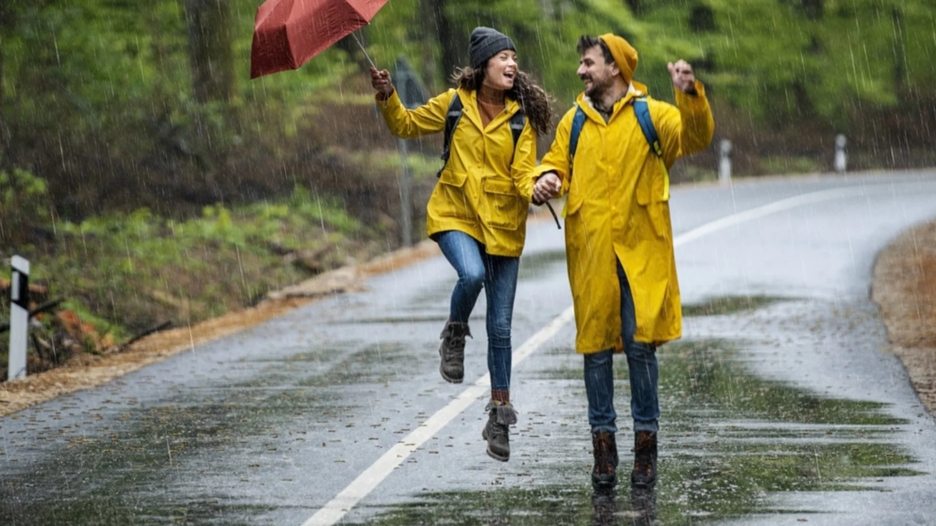 Любовен хороскоп за март 2026: 3 зодии ще се влюбят до уши, а 4 ги дебне раздяла