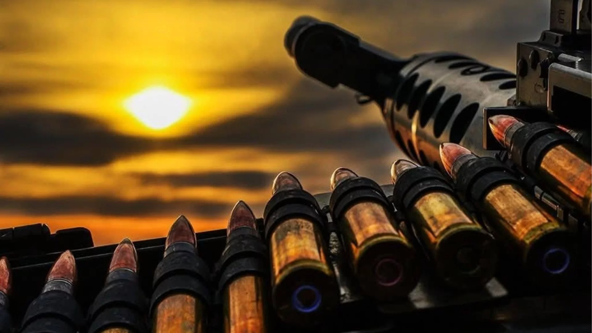 Половин година след обявената дата: Нов завод за боеприпаси за Украйна още не е започнал работа