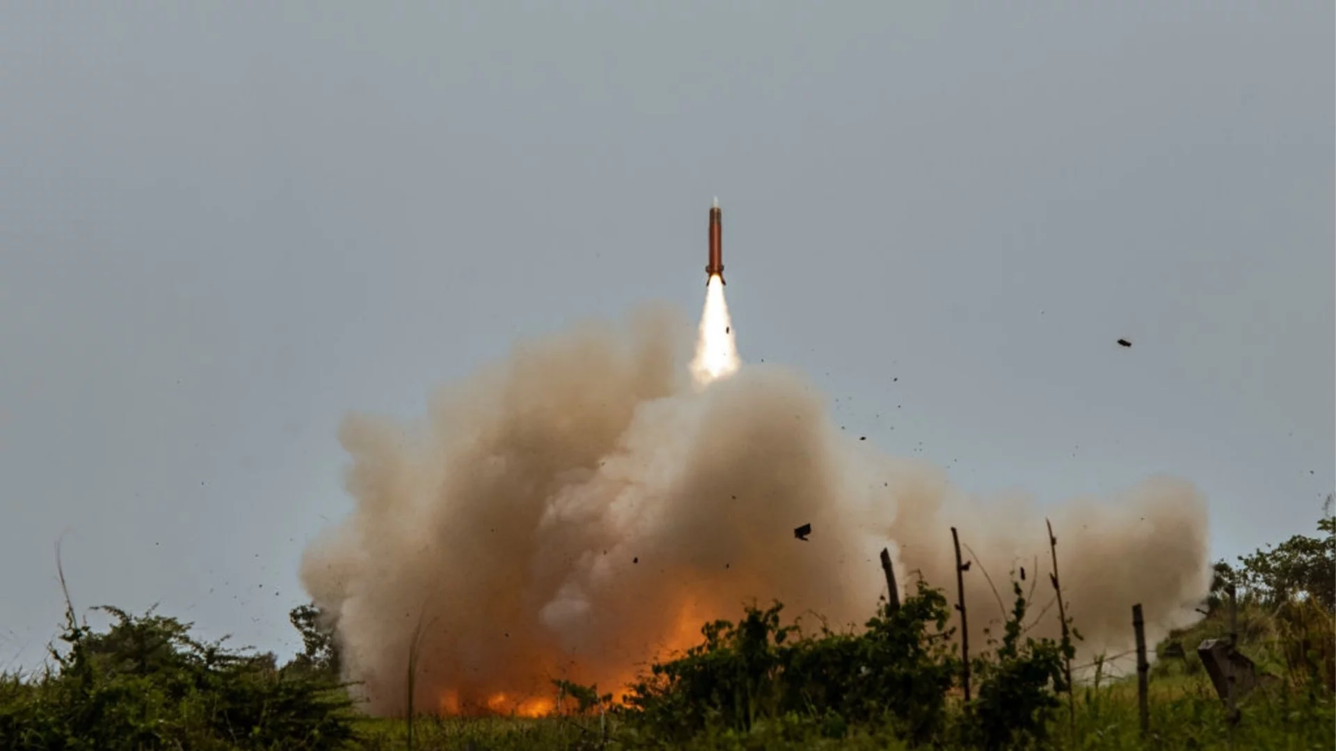 Защо се бавят доставките на ракети за противовъздушна отбрана за Украйна: Говори германският външен министър