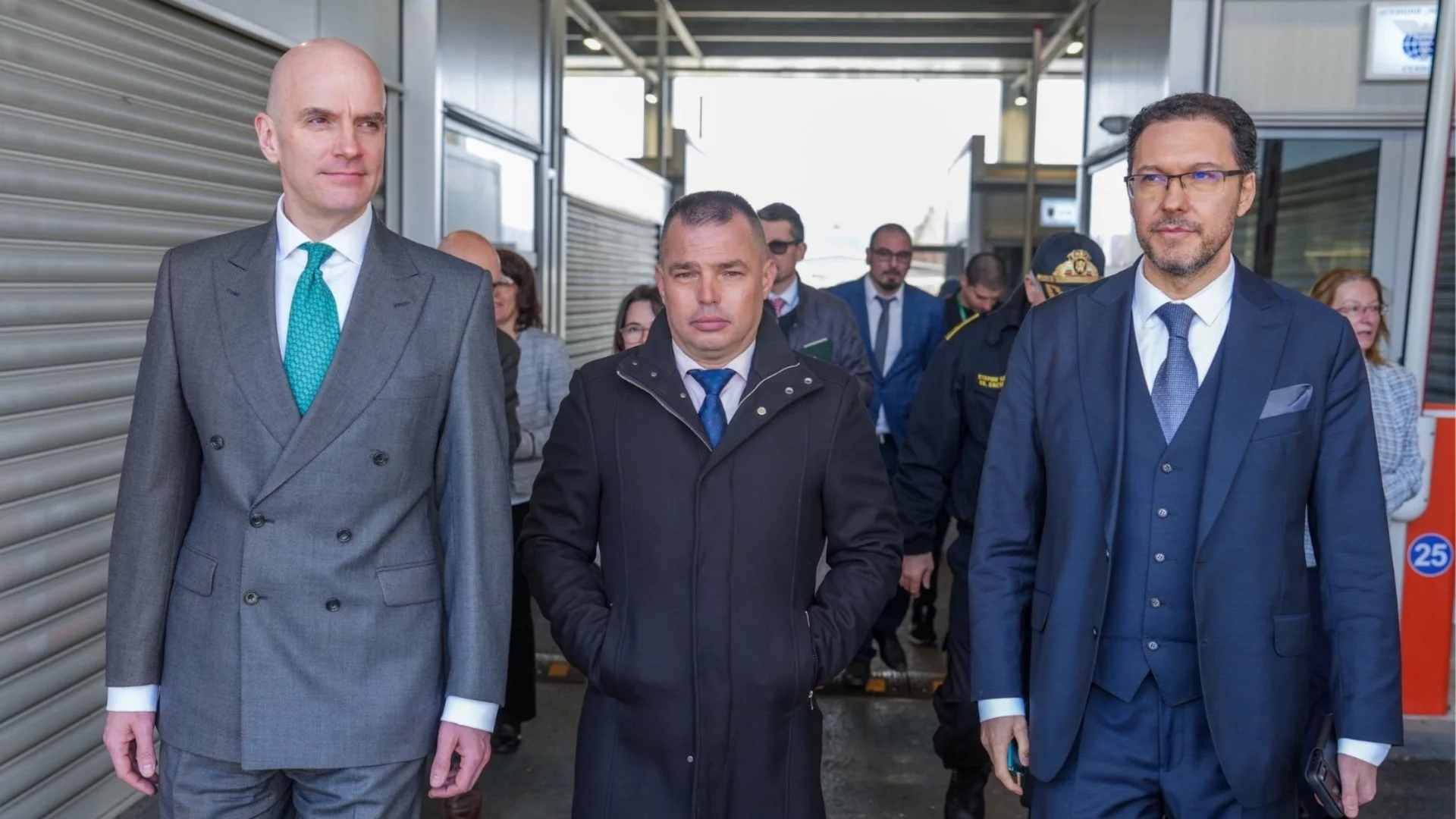 Митов се появи, но отново нито дума за "Петрохан"