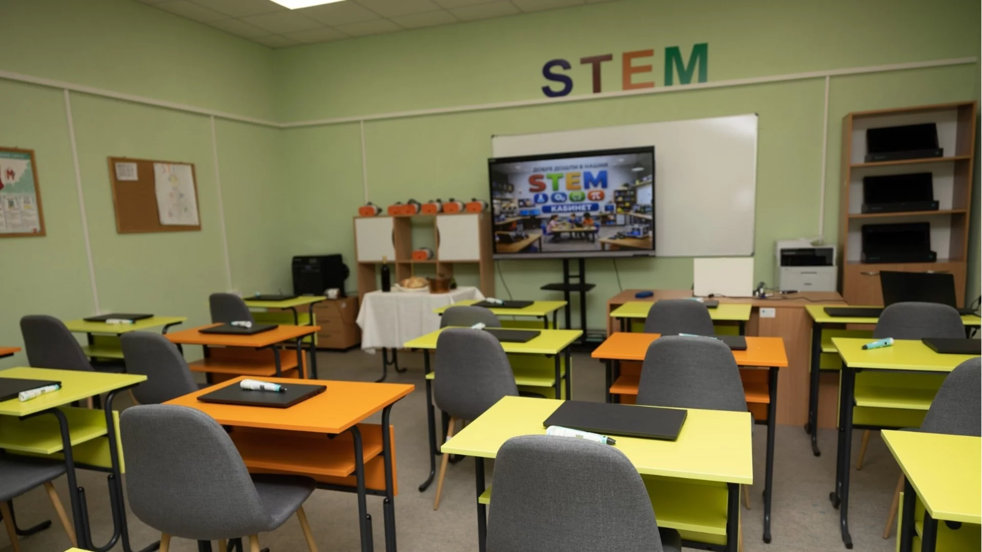 Основно училище в Костинброд се сдоби с нов STEM център